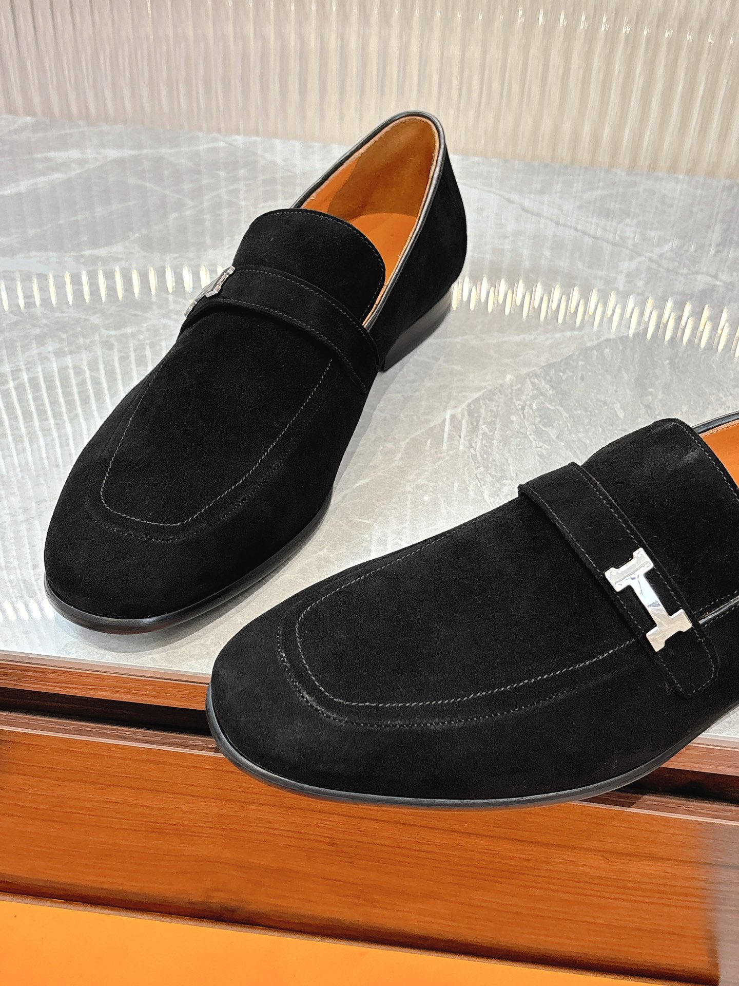 Elegant Men's Loafers by Hermès - Premium Leather, Durable & Comfortable 7 i1727647771 5982 5