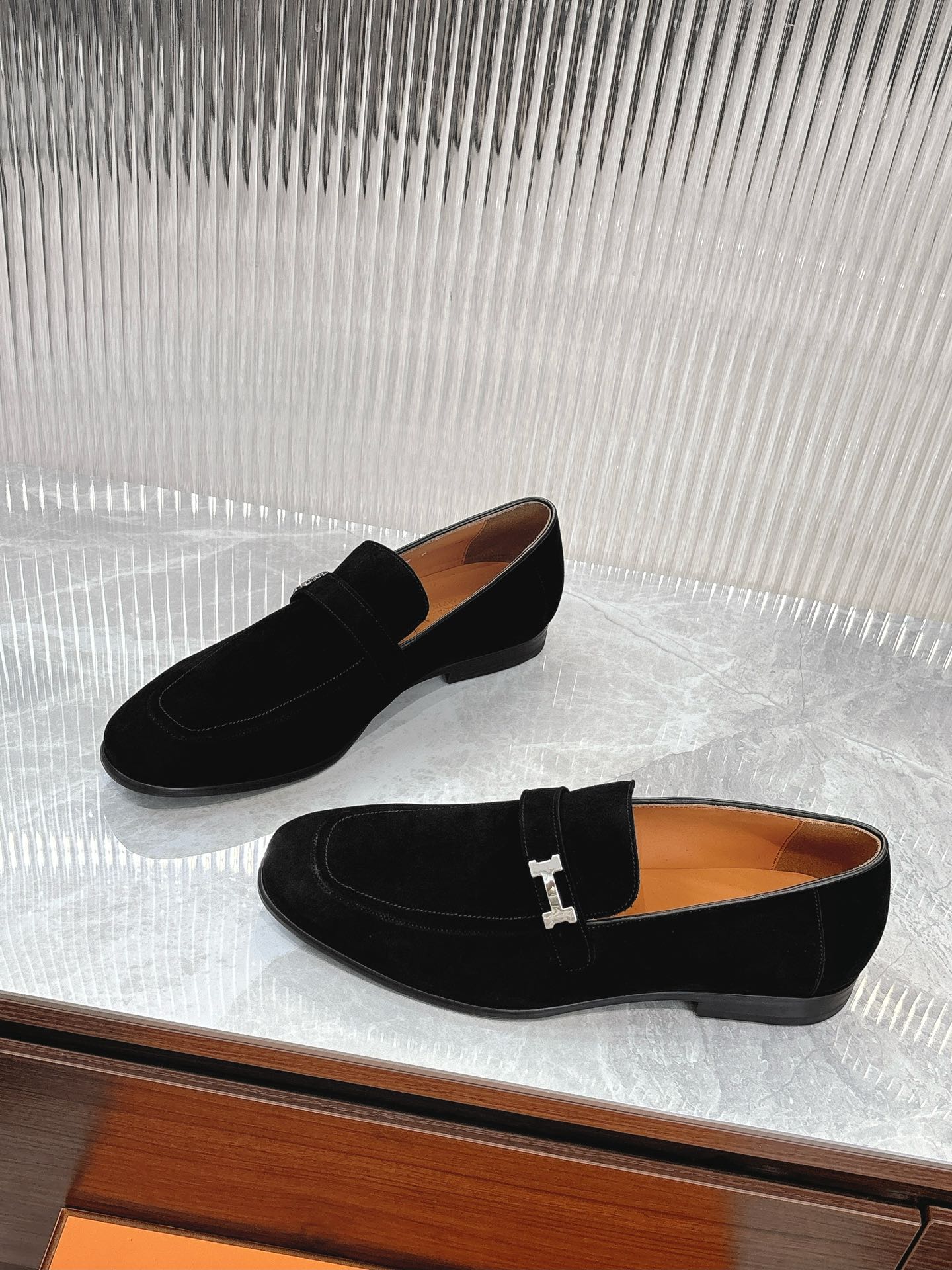 Elegant Men's Loafers by Hermès - Premium Leather, Durable & Comfortable 4 i1727647771 6384 2