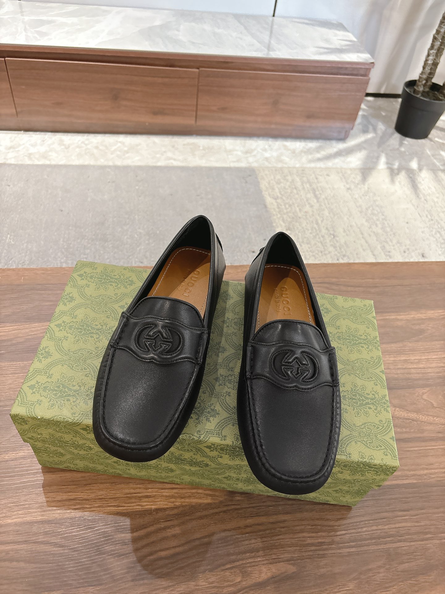 NO:278772,Gucci men's fine bean shoes, top quality, imported cowhide upper, water-dyed cowhide inner lining, original outsole, standard size 38-44, spot batch, gucci, cowhide19860909Gucci男士精品豆豆鞋,顶级品质,鞋面进口牛皮,水染牛皮内里,原版大底,标准码数38-44,现货批,,gucci,cowhide,Men's shoes