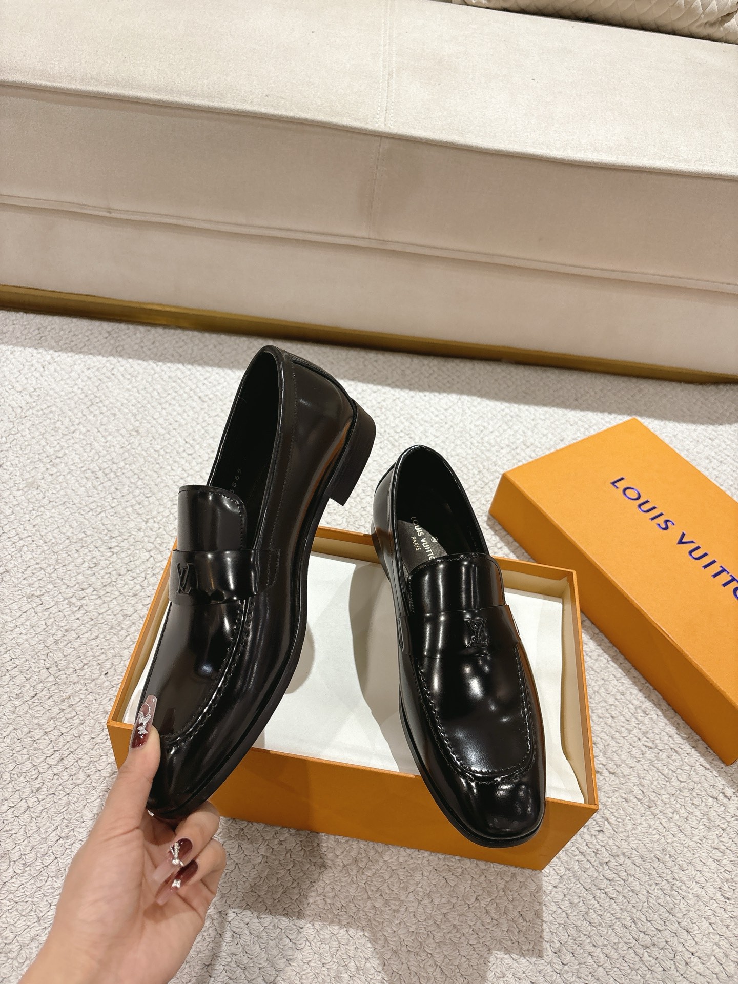 Louis Vuitton Glove Leather Loafers - Classic Style, Durable & Comfortable 5 i1745522937268 7176 0 3