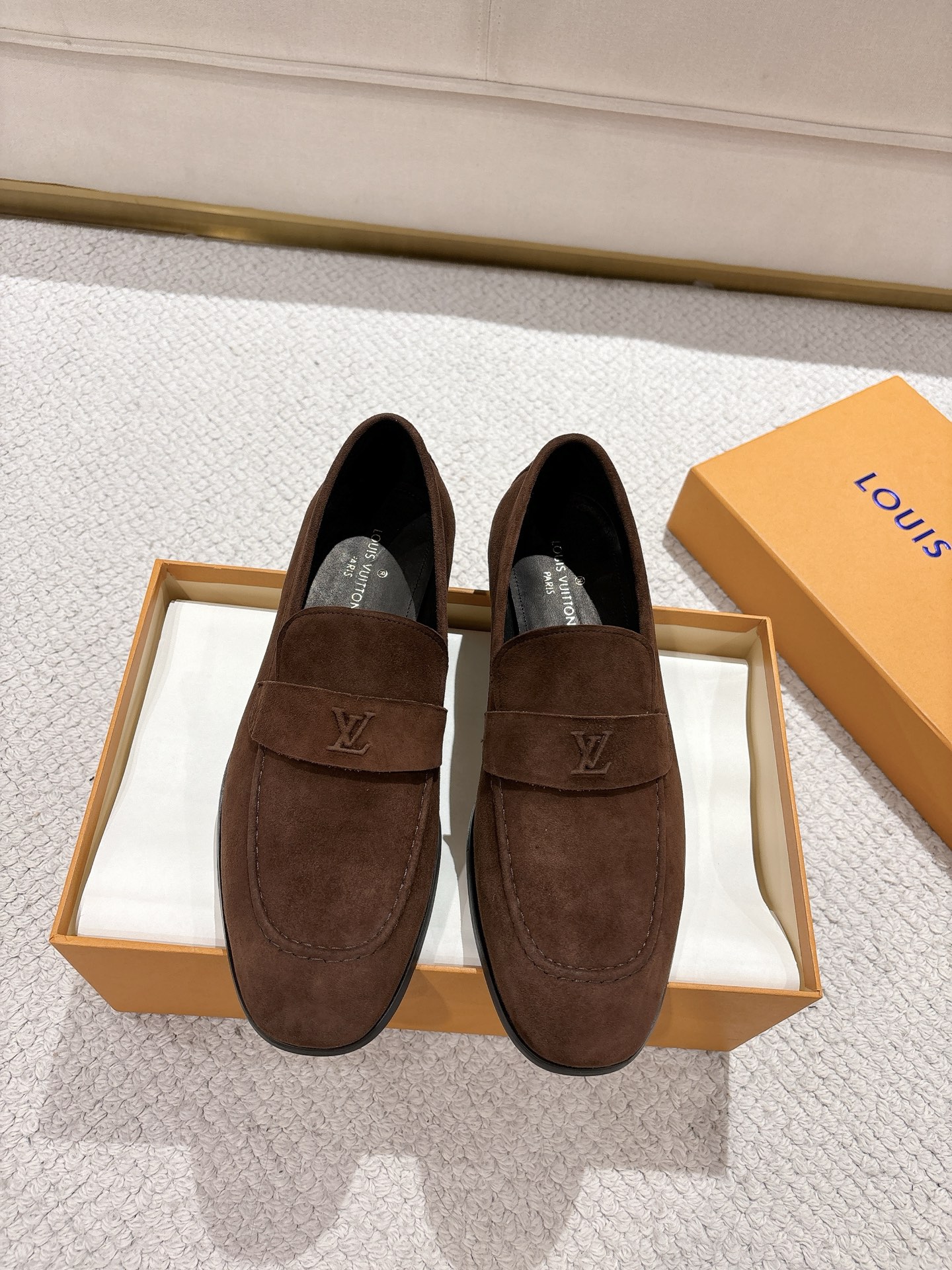Louis Vuitton Heren Loafers van Suede met Logo - Stijlvol en Comfortabel