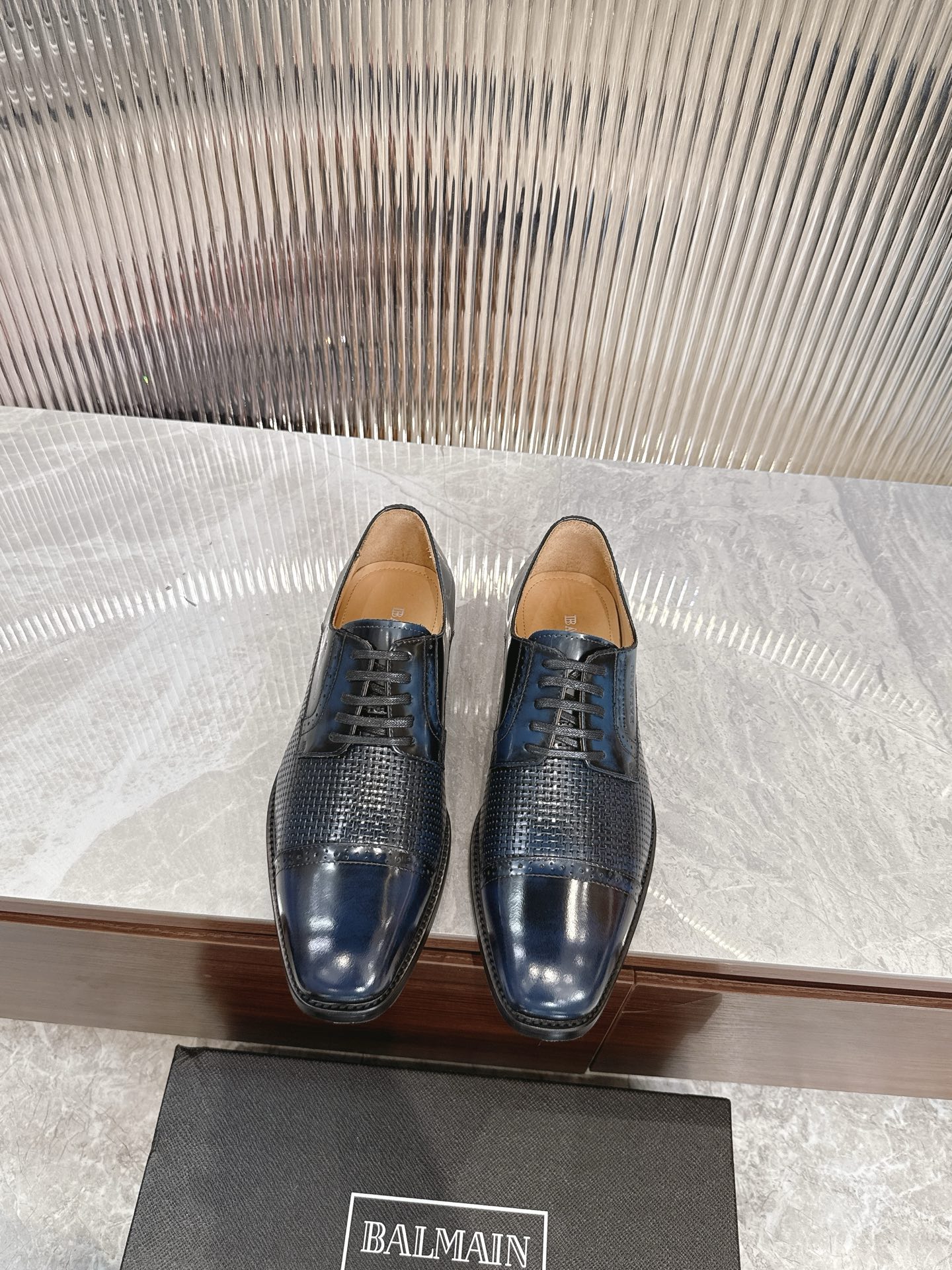 Elegantes Zapatos Derby Balmain para Hombre - Cuero Auténtico y Confort