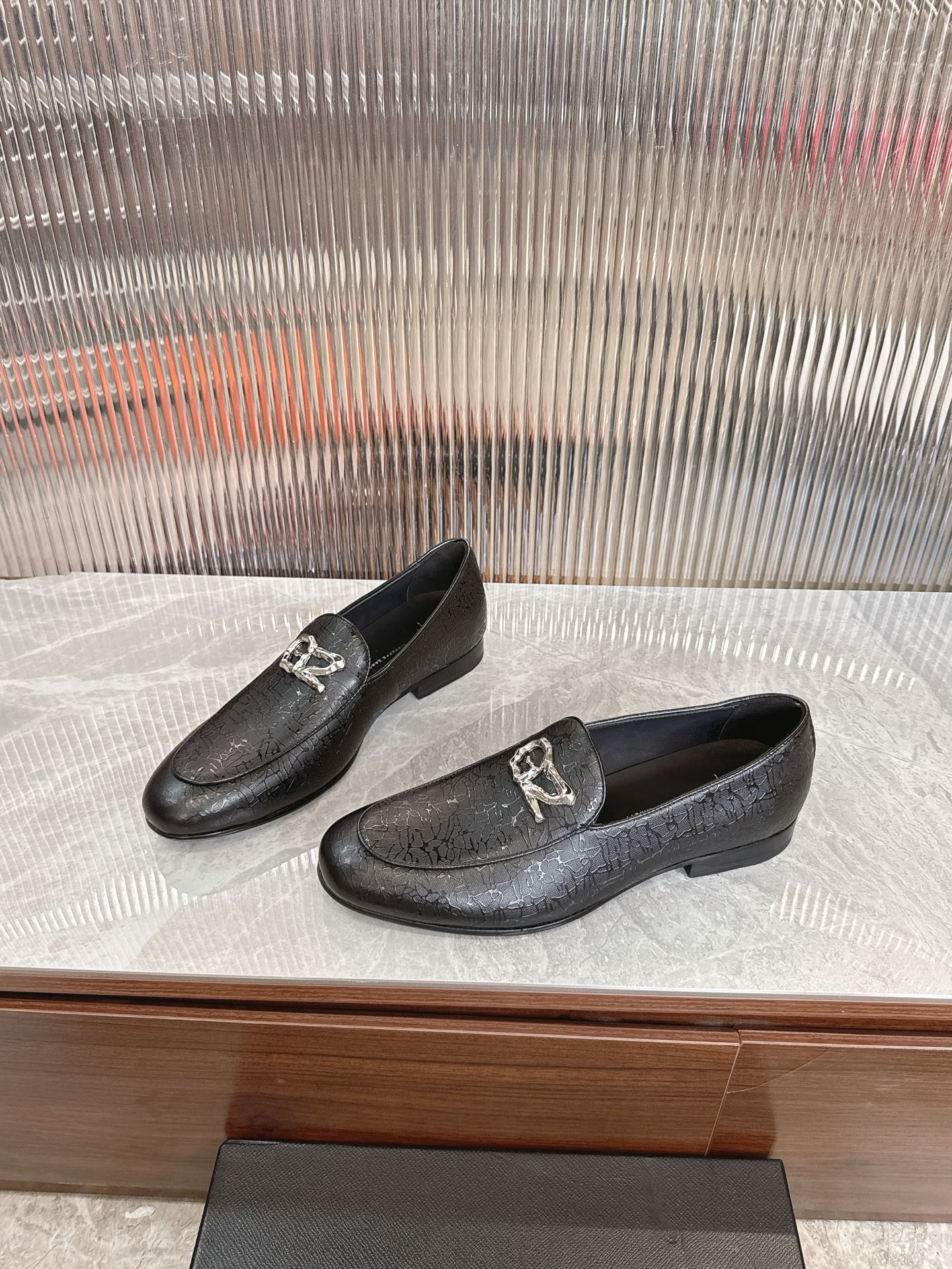 Giuseppe Zanotti Men's Classic Leather Loafers with Silver-tone Logo 4 i1747795959954 3337 0 2