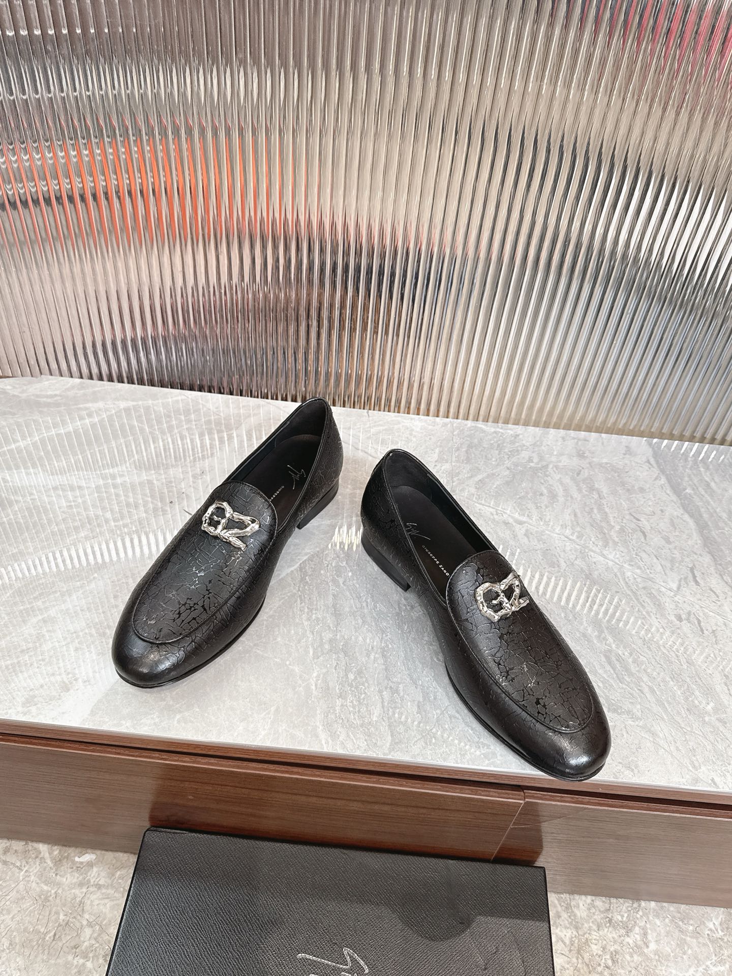 Giuseppe Zanotti Men's Classic Leather Loafers with Silver-tone Logo 3 i1747795959974 770 0 1