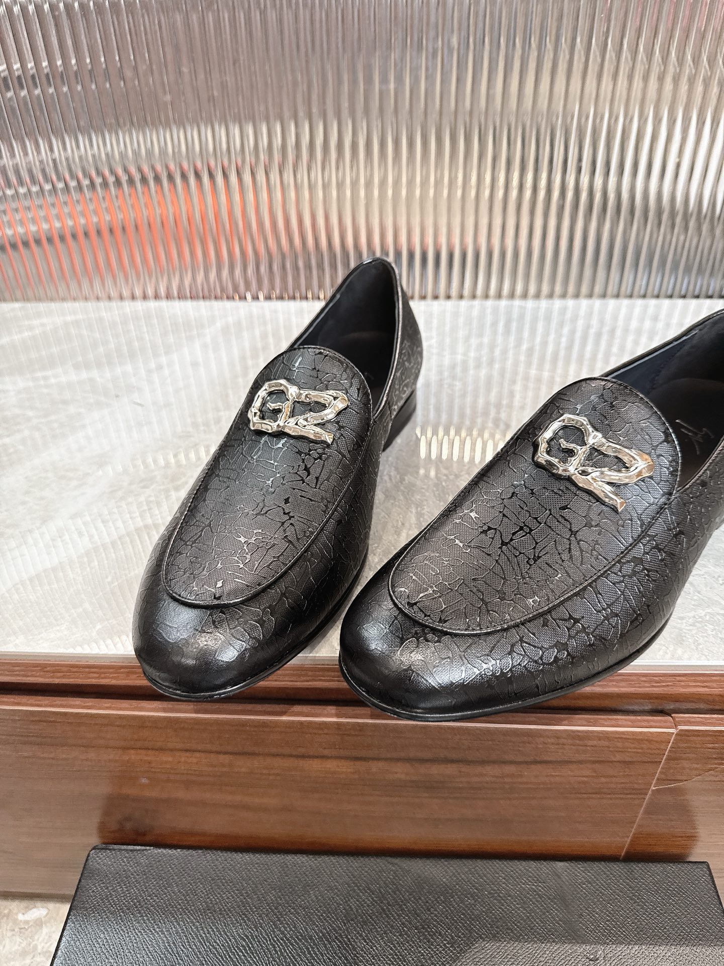 Giuseppe Zanotti Men's Classic Leather Loafers with Silver-tone Logo 8 i1747795960009 2446 0 6