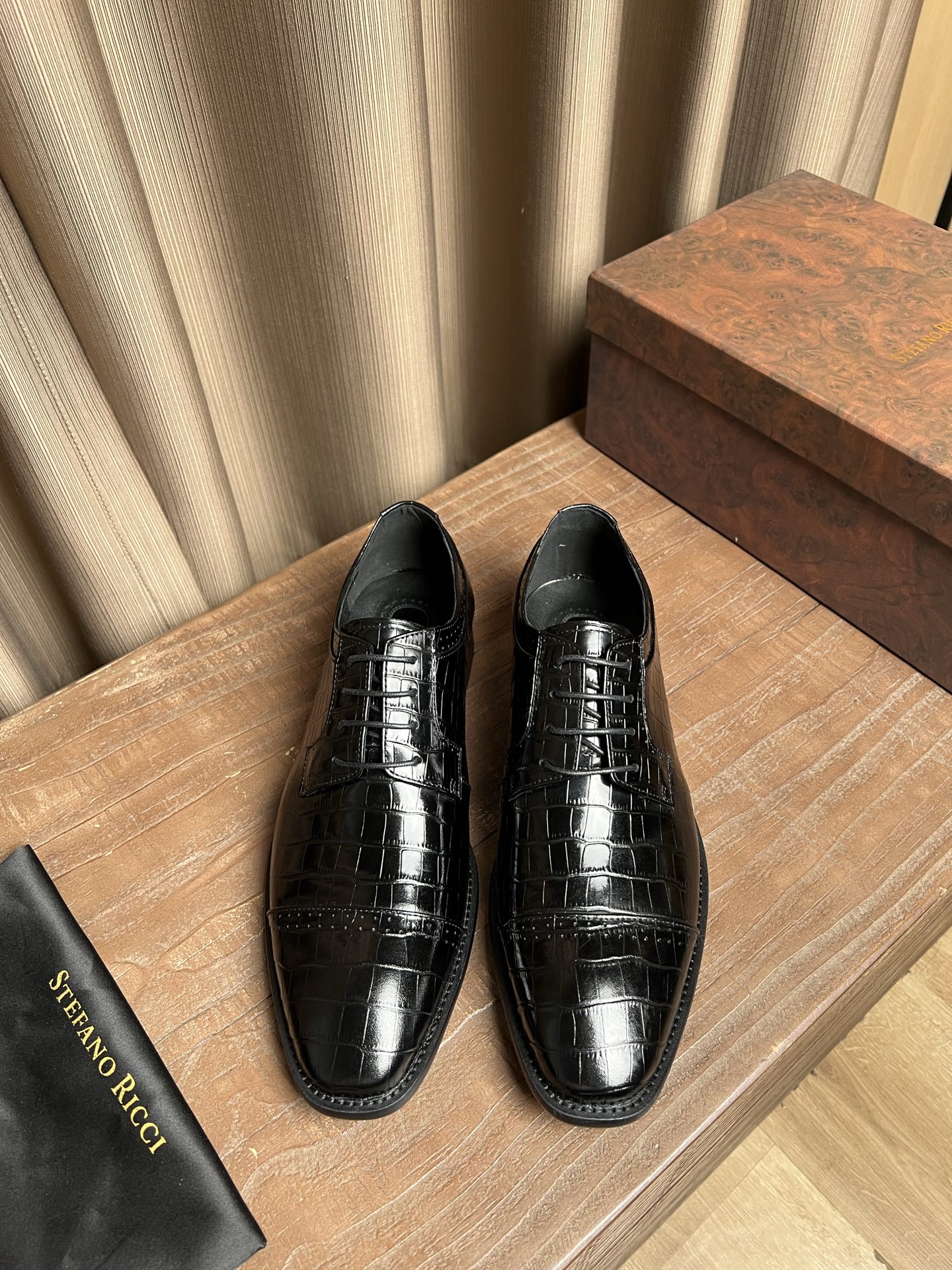 NO:358675,Stefano Ricci/Stefan Men's high-end genuine leather outsole classic men's business leather shoes, imported cowhide, water-dyed top layer cow, imported genuine leather outsole!  Professional and rigorous craftsmanship, pay attention to details, and demonstrate the taste of noble gentlemen!  Size39-44 (38.45.46 customized), cowhide,Leather soles19860909Stefano Ricci/史蒂芬 男士高端真皮大底经典男士商务皮鞋,进口牛皮,水染头层牛里,进口真皮大底！专业严谨工艺,注重细节,彰显尊贵绅士品味！ Size39-44（38.45.46定做）,,cowhide,Leather soles,Men's shoes