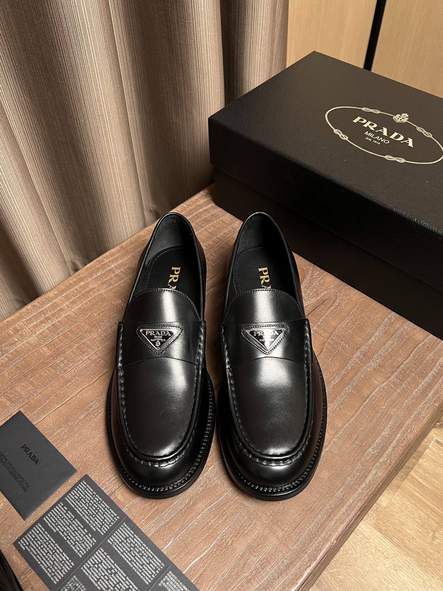 NO:352167,PRADA~ Number of sizes 38-45 Pjia Original Single Official Website New Men's Official Leather Shoes, Top-level Original Single Replica, adopts imported calfskin design, ancient craftsmanship, extremely strong texture, calfskin inner, original luxury genuine leather injection molding sole!  (38.45.46 Custom made no return or exchange), prada, cowhide19860909PRADA～ 码数38-45  P家原单官网新品男士正装皮鞋,顶级原单复刻,采用进口小牛皮设计,古法工艺,极强质感,小牛皮内里,原版奢华真皮注塑大底！（38.45.46定做不退换）,,prada,cowhide,Men's shoes