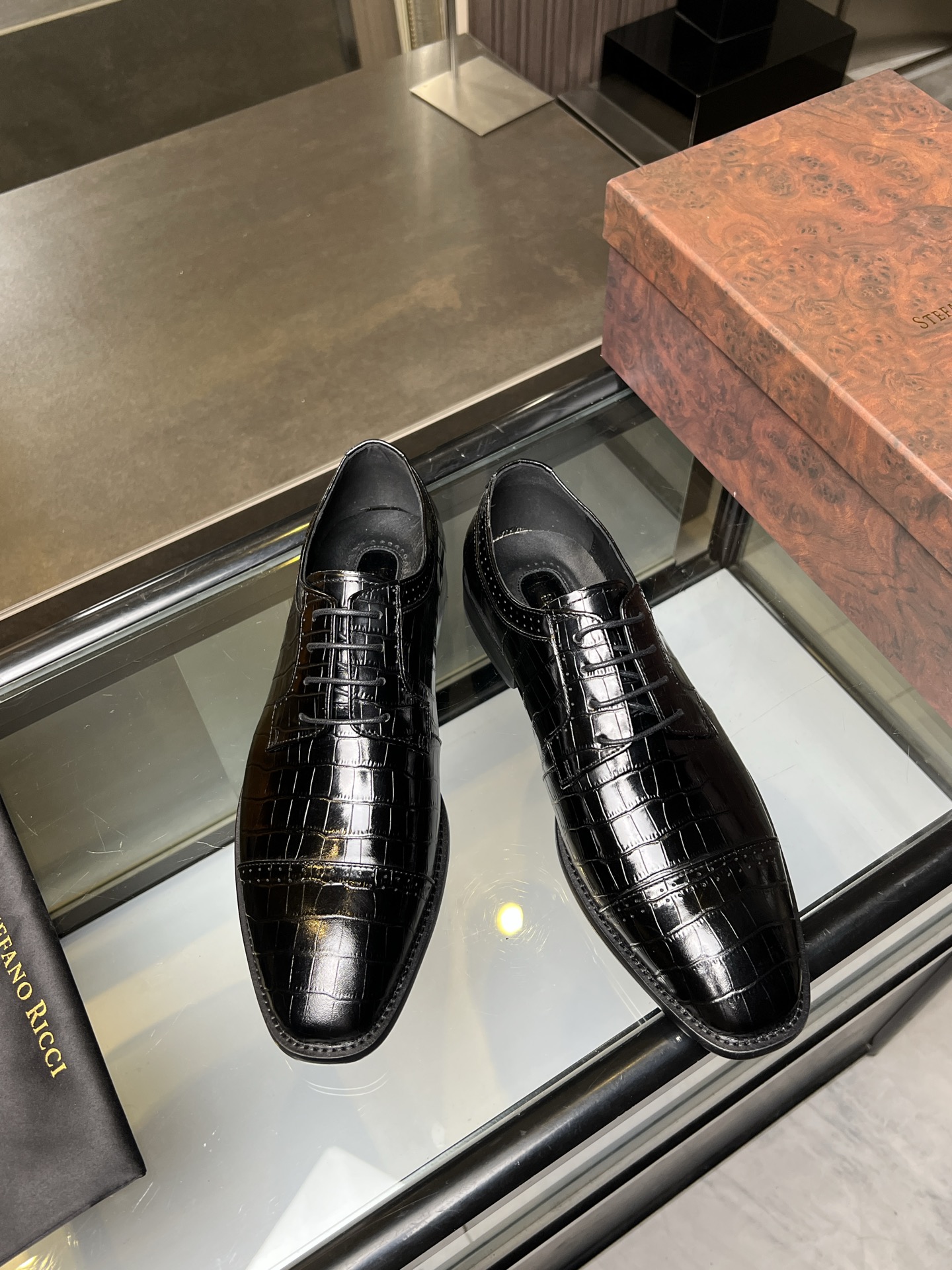 NO:344471,Stefano Ricci/Stefan Men's high-end genuine leather outsole classic men's business leather shoes, imported cowhide, water-dyed top layer cow, imported genuine leather outsole!  Professional and rigorous craftsmanship, pay attention to details, and demonstrate the taste of noble gentlemen!  Size39-44 (38.45.46 customized), cowhide,Leather soles19860909Stefano Ricci/史蒂芬 男士高端真皮大底经典男士商务皮鞋,进口牛皮,水染头层牛里,进口真皮大底！专业严谨工艺,注重细节,彰显尊贵绅士品味！ Size39-44（38.45.46定做）,,cowhide,Leather soles,Men's shoes