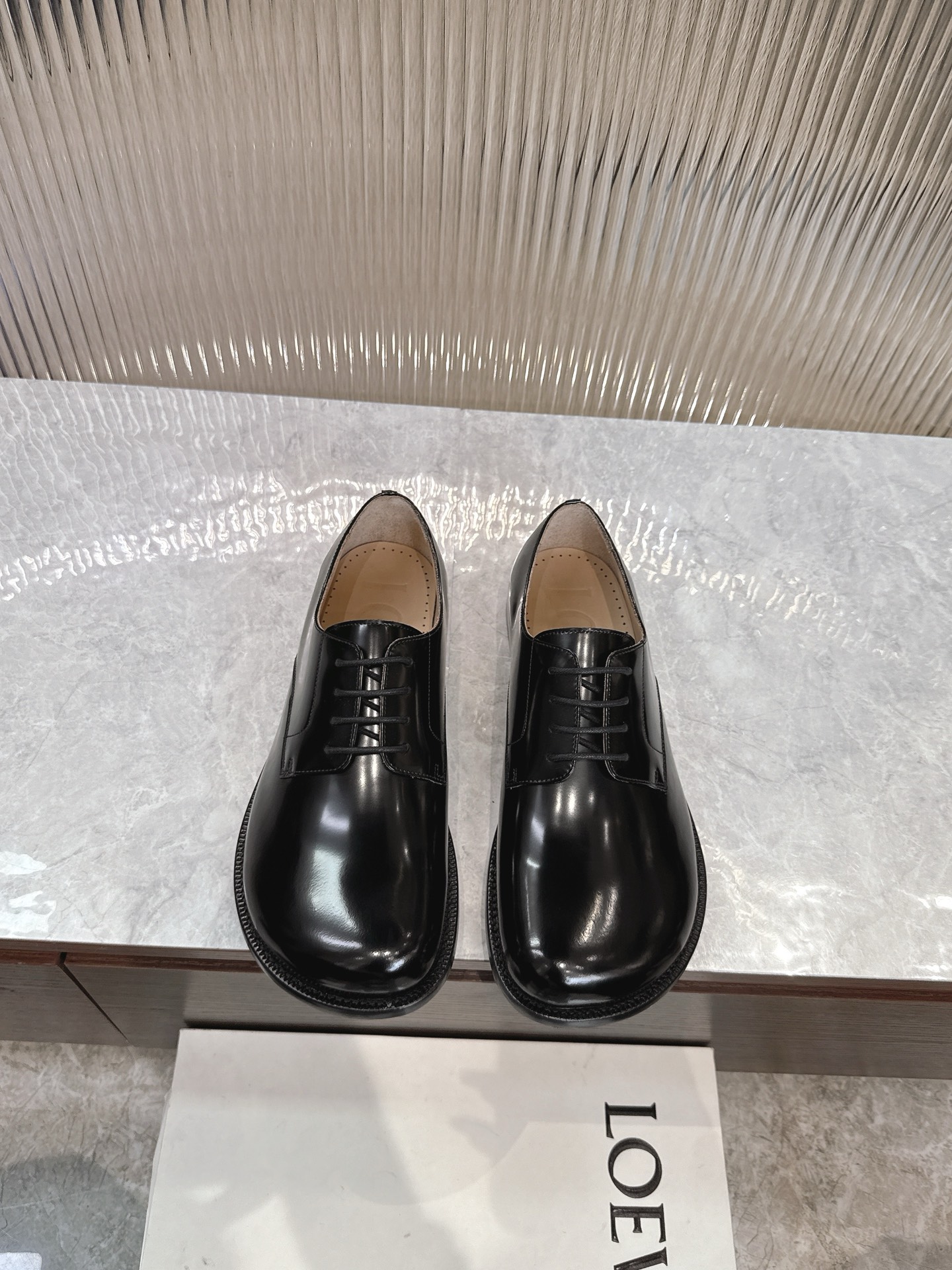 NO:352200,【Loew ^】Original order High quality - Purchase level - Classic round square head men's formal lace-up leather shoes - Material - Original imported cowhide - Inner cushion - Dye cowhide - Original genuine leather soles Size 39-44 (38, 45, 46 customization without return or replacement) -,,loewe,cowhide,Leather soles19860909【Loew ^】原单 高品质 -代购级别 -经典圆方头男士正装系带皮鞋 -材质-原版进口牛皮 -内里垫脚 本染牛皮 -原版真皮大底 Size 39-44（38,45,46定制不退不换） -,,loewe,cowhide,Leather soles,Men's shoes