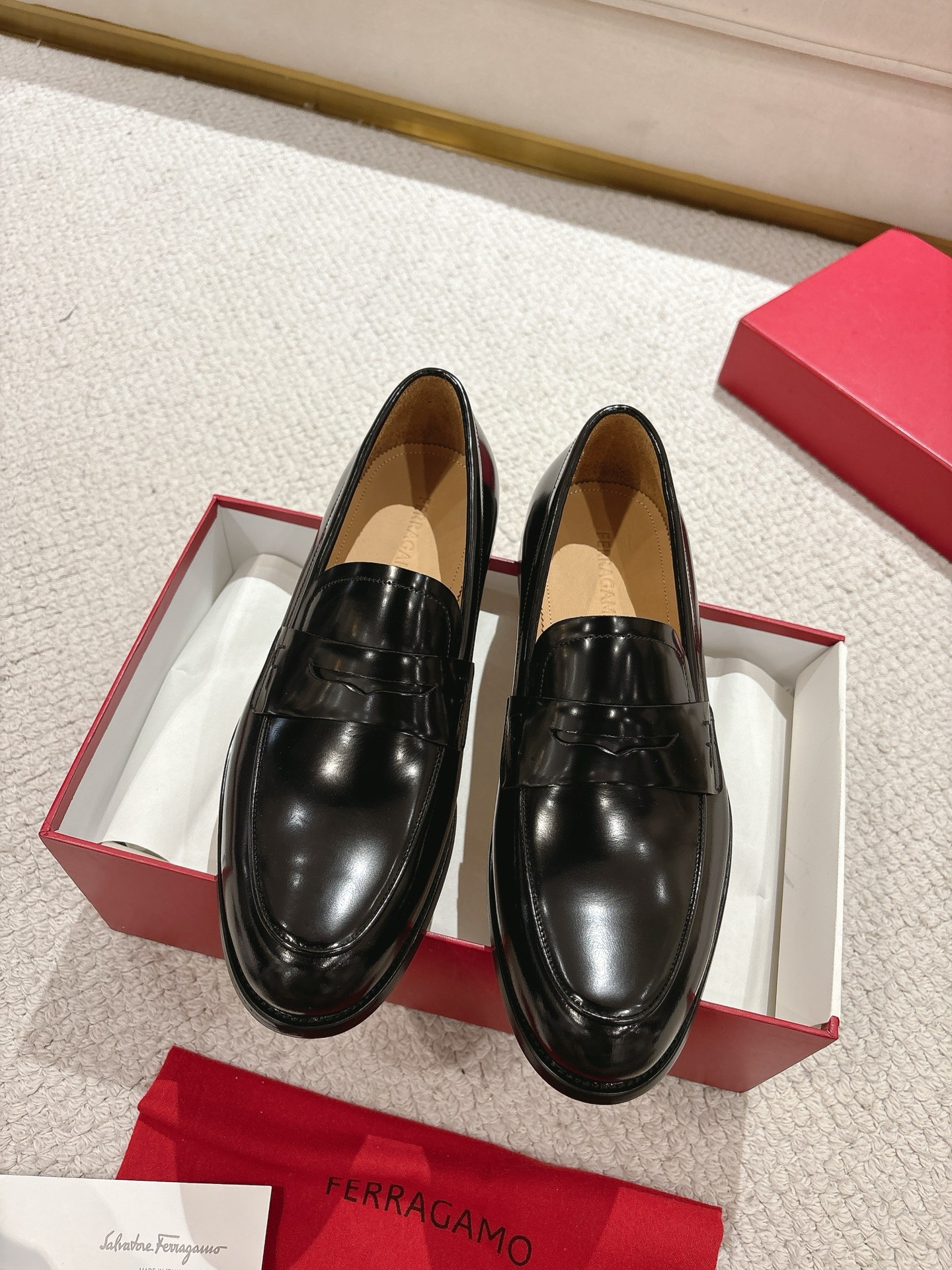Salvatore Ferragamo Men's Polished Leather Loafers - Classic Style & Comfort