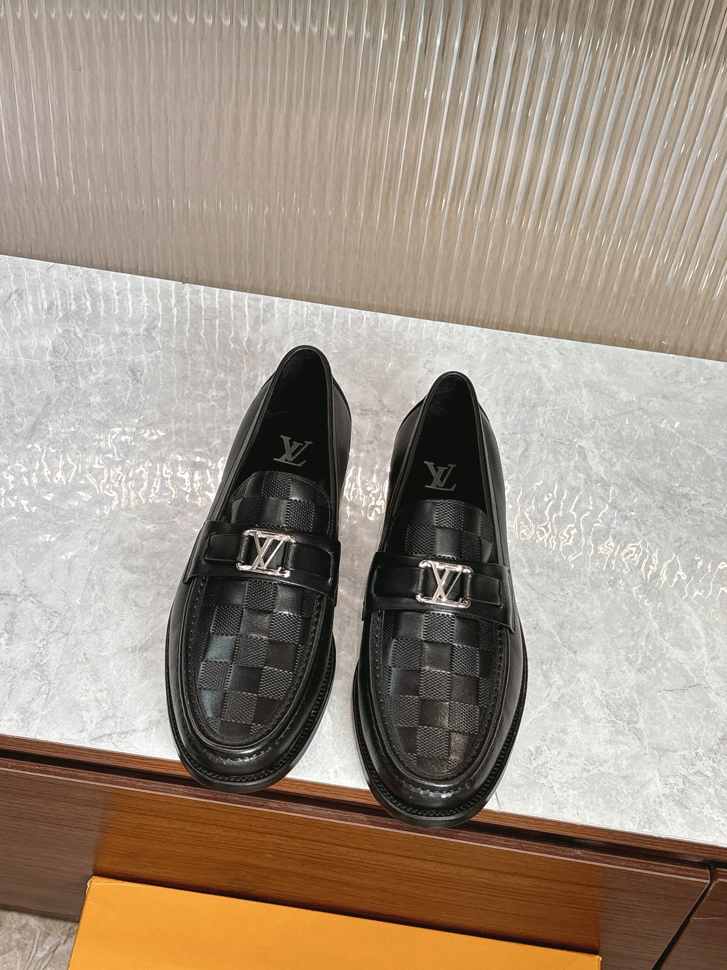 NO:352219,【Louis vuitto^】Original order High quality - Purchase level - Classic loafers - Material - Original imported cowhide - Inner footbed Water dyed cowhide - Original genuine leather sole Size 39-44 (38, 45, 46 Customized without return or replacement) -,,louis vuitton,loafers,cowhide,Leather soles19860909【Louis vuitto^】原单 高品质 -代购级别 -经典乐福鞋 -材质-原版进口牛皮 -内里垫脚 水染牛皮 -原版真皮大底 Size 39-44（38,45,46定制不退不换） -,,louis vuitton,loafers,cowhide,Leather soles,Men's shoes