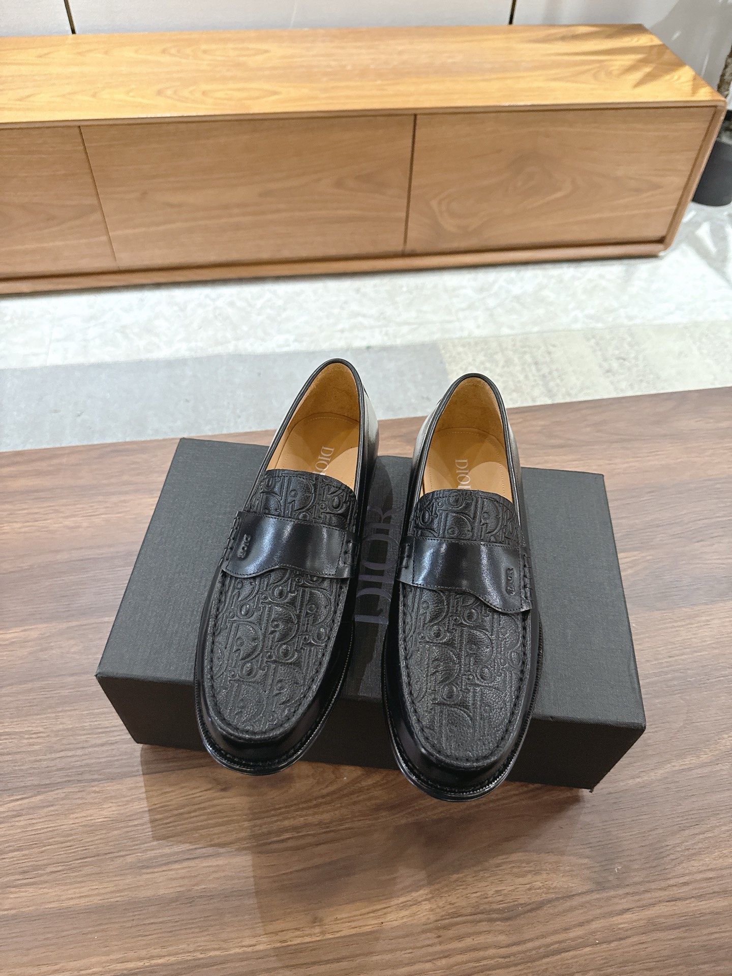 NO:558207,Dio~Di* men's fine leather shoes, top quality, imported cowhide leather uppers/open edge beads, water-dyed cowhide lining, injection-grade genuine leather outsole, size 39-44 (38.45.46 custom made, non-returnable and non-exchangeable), batch,,dior,cowhide,Leather soles19860909Dio～迪* 男士精品皮鞋,顶级品质,鞋面进口牛皮/开边珠,水染牛皮内里,注塑级真皮大底,码数39-44（38.45.46定做不退不换）,批,,dior,cowhide,Leather soles,Men's shoes