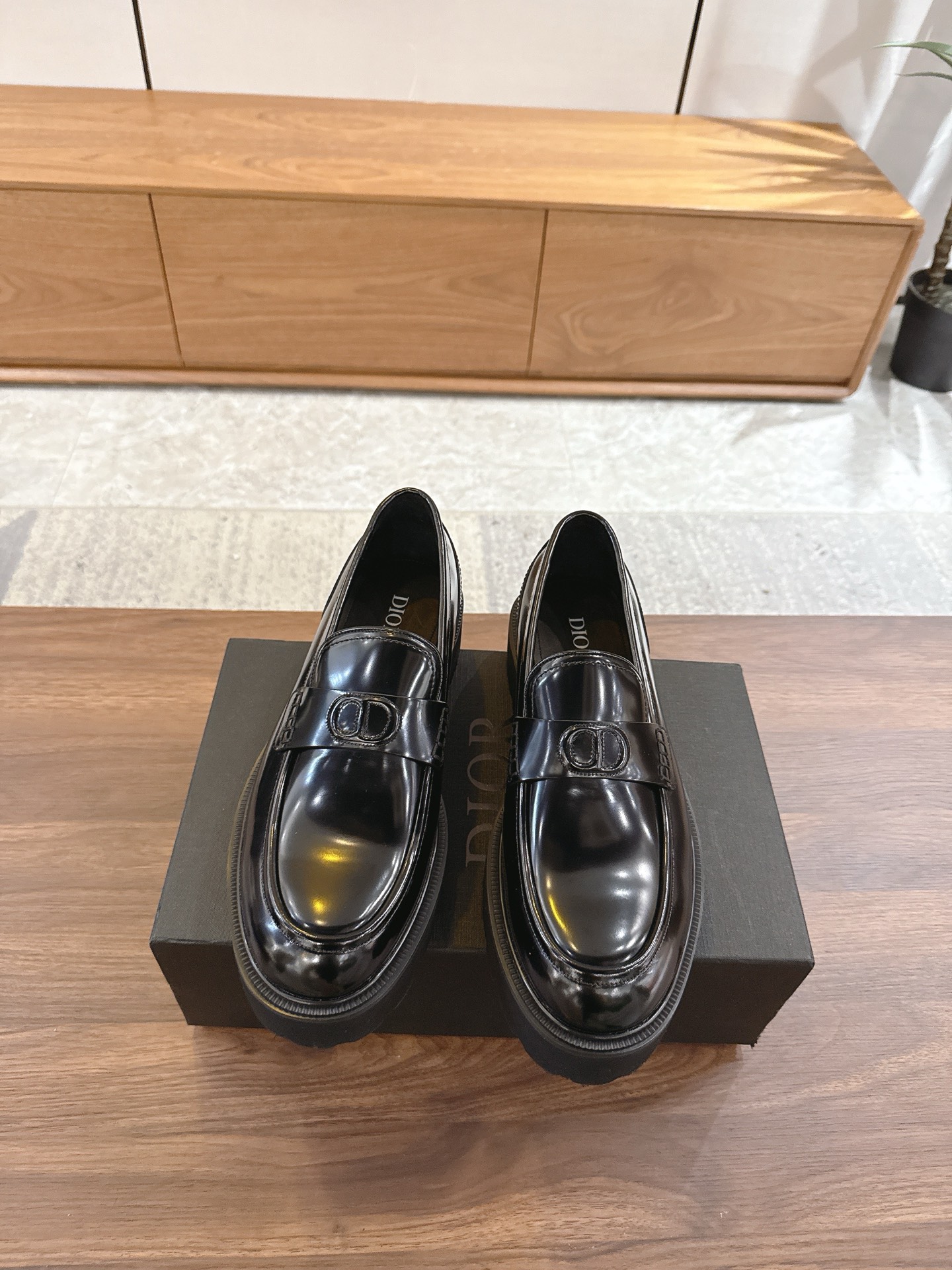 NO:558214,Dio~Di* Men's fine casual leather shoes, top quality, imported cowhide leather/open edge beads on the upper, water-dyed cowhide lining, original wear-resistant foam comfortable outsole, size 39-44 (38.45.46 customized, non-refundable and non-exchangeable), batch,, dior, cowhide19860909Dio～迪* 男士精品休闲皮鞋,顶级品质,鞋面进口牛皮/开边珠,水染牛皮内里,原版耐磨发泡舒适大底,码数39-44（38.45.46定做不退不换）,批,,dior,cowhide,Men's shoes