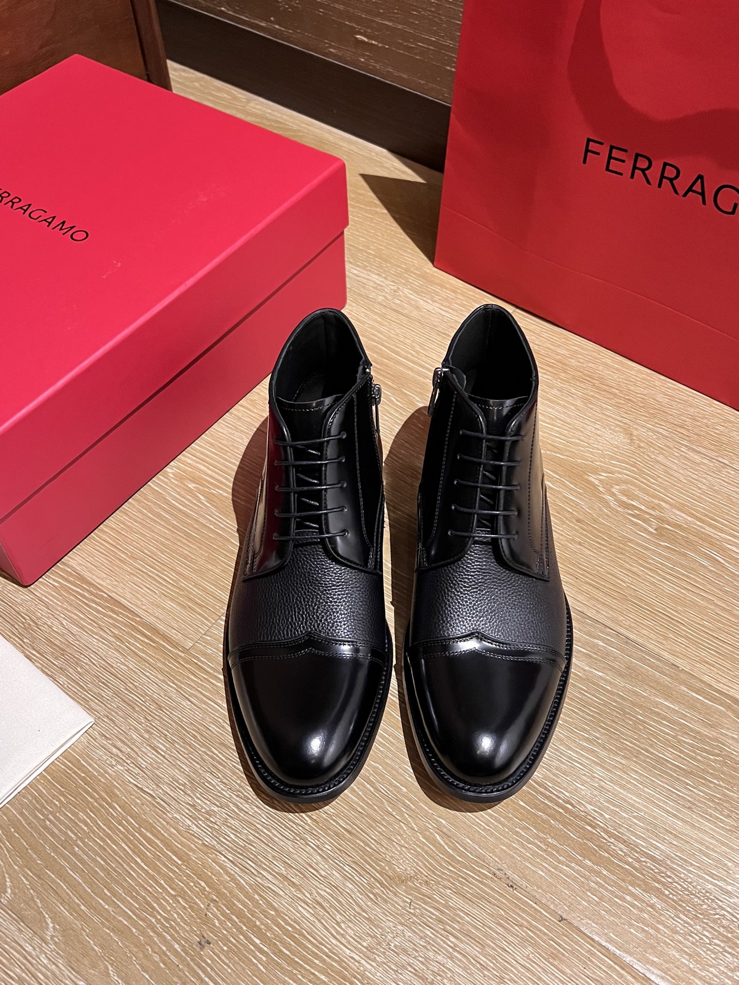 NO:639853,Batch of new products Ferragamo/Ferragamo high-end men's shoes covered with formal business casual leather boots, authentic original items, feel free to compare counters...original imported top-grade open-edge beaded cowhide, hand-made with routing technology, perfect water-dyed cowhide lining, cowhide foot pads, original combination genuine leather outsole!  size39 40 41 42 43 44 (38 45 46 can be ordered),,ferragamo,ferragamo,boots,cowhide,Leather soles19860909批新品 Ferragamo/菲拉格慕 高端男士鞋覆正装商务休闲皮靴正品原单货、随意对比专柜…原版进口顶级开边珠牛皮手工制作走线工艺完美水染牛皮内里牛皮垫脚、原版组合真皮大底大底！ size39 40 41 42 43 44（可订38 45 46）,,ferragamo,ferragamo,boots,cowhide,Leather soles,Men's shoes