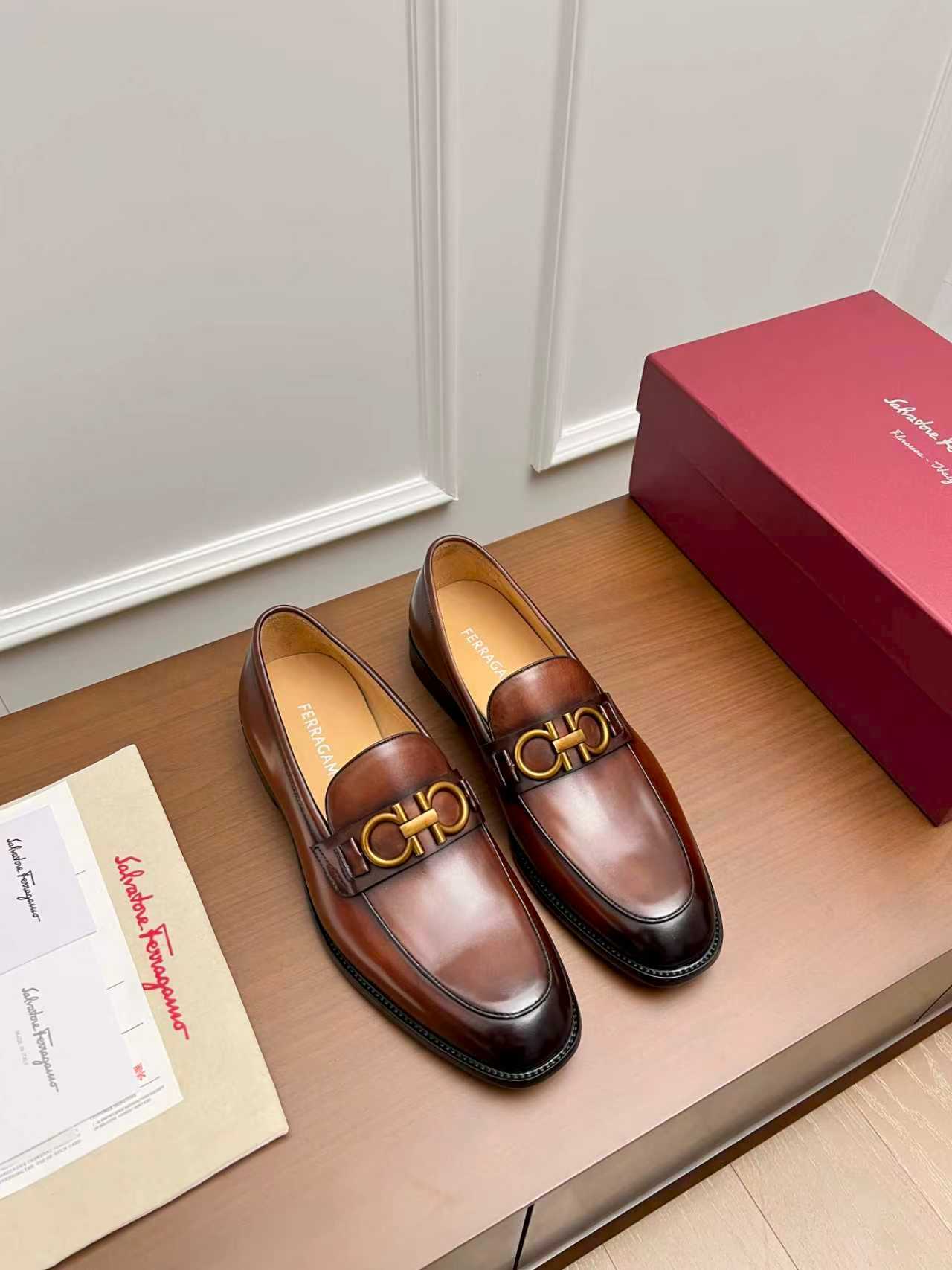 NO:956620,Ferragam～Size 38-45 F's official website synchronizes new men's formal leather shoes, perfect workmanship, top-level reproduction, designed with imported Italian calfskin, ancient handmade with original hardware buckles, cowhide lining/foot pads, imported original luxury leather outsole, comparable to counters, welcome to compare!  (38.45.46.47 Customized items are not returnable or exchangeable),,ferragamo,fendi,cowhide,Leather soles19860909Ferragam～ 码数38-45  F家官网同步新品男士正装皮鞋,完美做工,顶级复刻,采用进口意大利小牛皮设计,古法手工搭配原版五金扣饰,牛皮内里/垫脚,进口原版奢华真皮大底,媲美专柜,欢迎对比！（38.45.46.47定做不退换）,,ferragamo,fendi,cowhide,Leather soles,Men's shoes