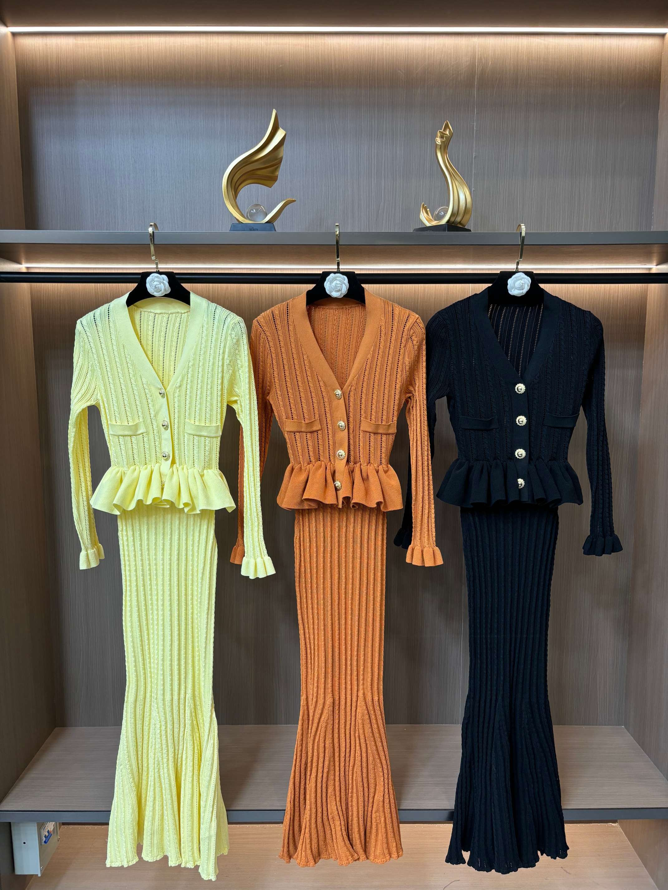 NO:497312,self-portrait 2025 early autumn new creamy yellow temperament commuter v-neck knitted dress fishtail skirt S-XL size, skirts, alexander wang19860909self-portrait 2025早秋新款奶油黄气质通勤v领针织连衣裙鱼尾裙S-XL码,,skirts,alexander wang,Women's clothing