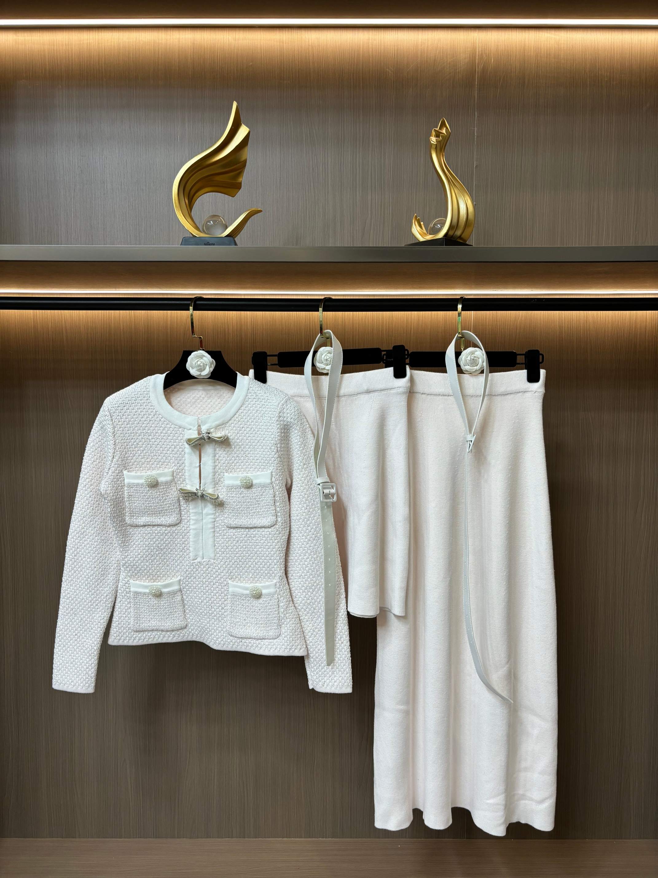 NO:497308,Self-portrait 2025 new ivory white small fragrance style knitted top + skirt suit S-XL size, skirts, alexander wang19860909self-portrait 2025新款象牙白小香风气质针织上衣+半裙套装S-XL码,,skirts,alexander wang,Women's clothing