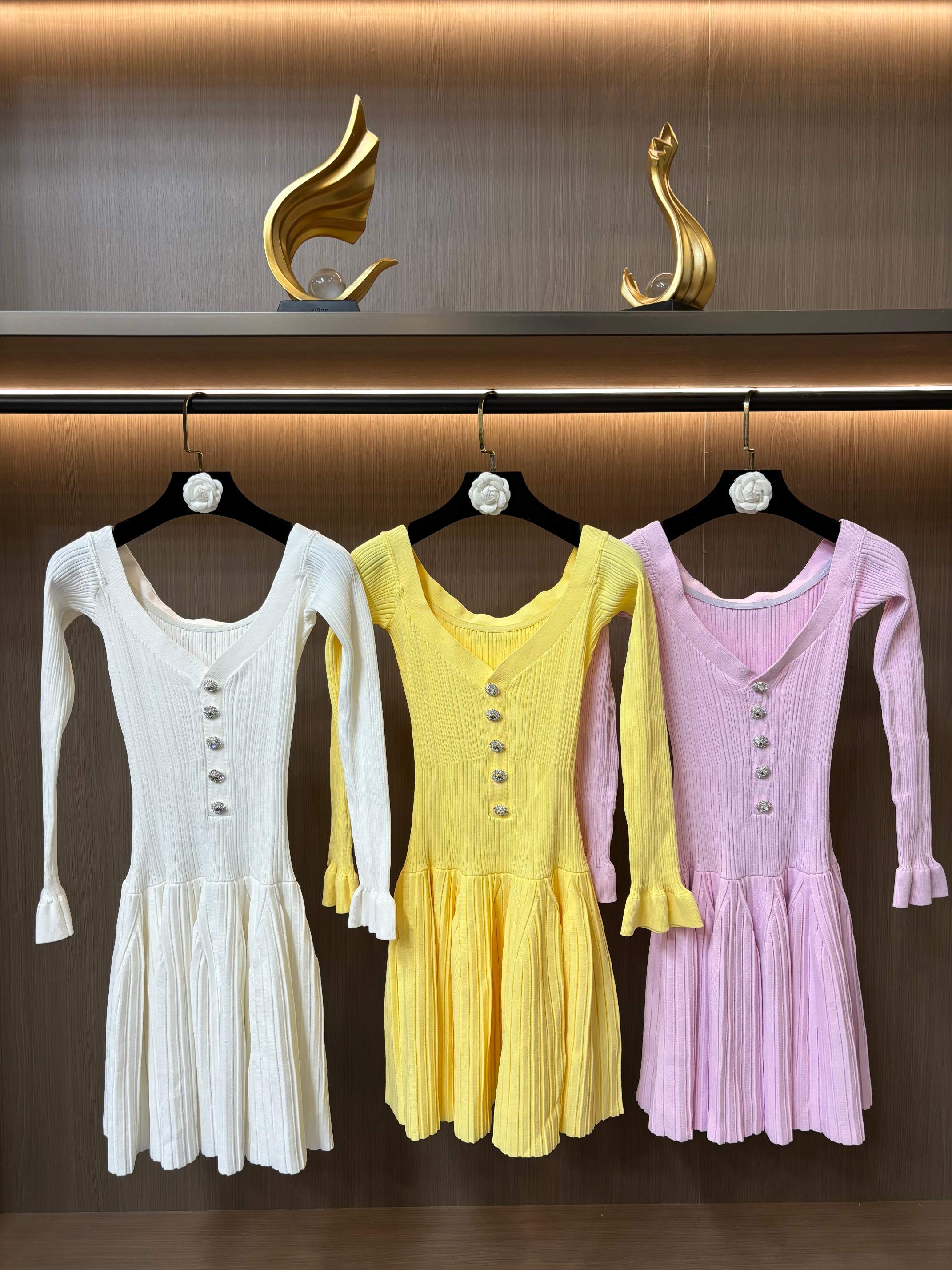 NO:497300,Self-portrait 2025 autumn new pink golden style one-shoulder diamond knitted dress S-XL size, skirts, alexander wang19860909self-portrait 2025秋新款粉红色千金风一字肩钻饰针织连衣裙S-XL码,,skirts,alexander wang,Women's clothing