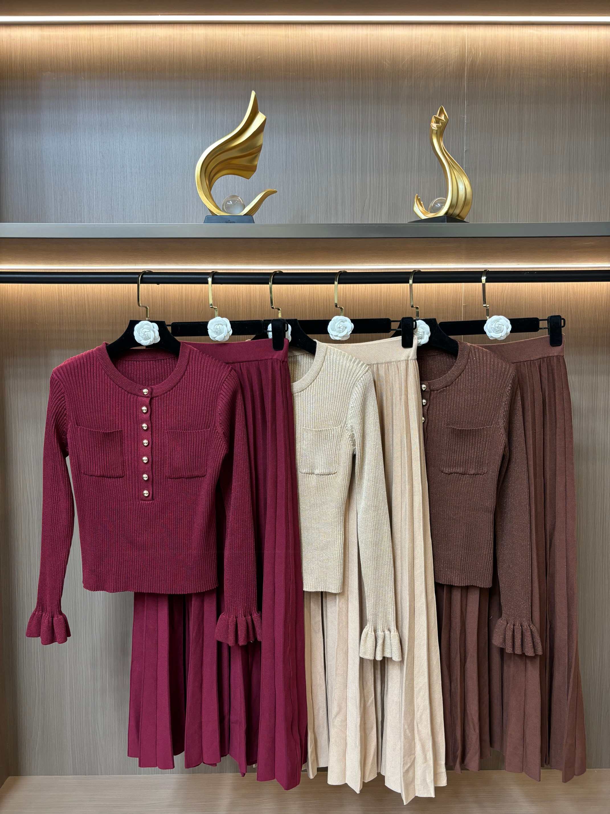 NO:497296,Self-portrait 2025 autumn and winter new gold Lulux knitted Henry collar top + skirt two-piece suit S-XL size, skirts, alexander wang19860909self-portrait 2025秋冬新款金色卢勒克斯针织亨利领上衣+半裙两件套装S-XL码,,skirts,alexander wang,Women's clothing