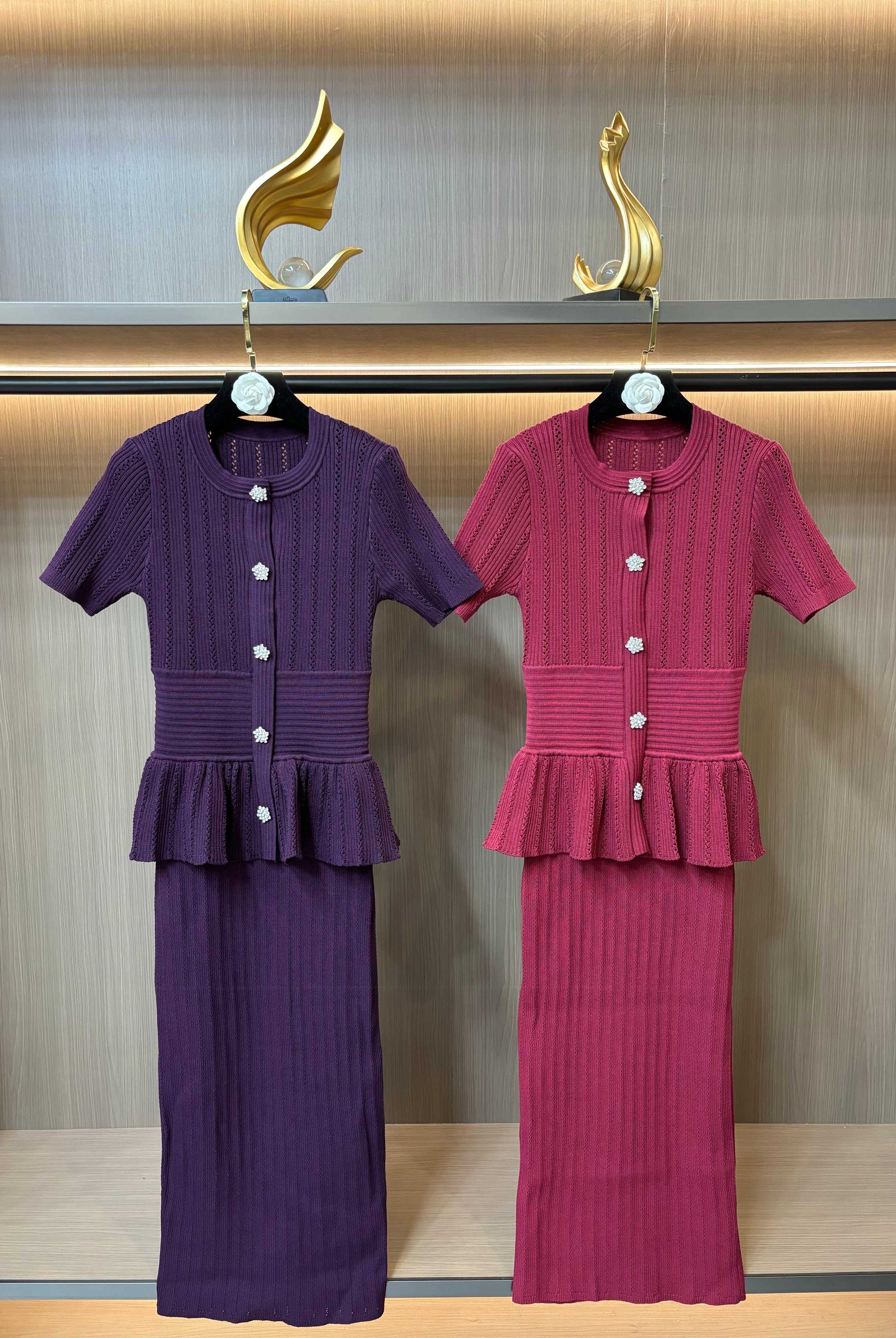 NO:561385,self-portrait25 autumn and winter burgundy retro ruffle fake two-piece short-sleeved knitted dress S-XL size,,skirts,T-shirt,alexander wang19860909self-portrait25秋冬酒红色复古荷叶边假两件短袖针织连衣裙S-XL码,,skirts,T-shirt,alexander wang,Women's clothing