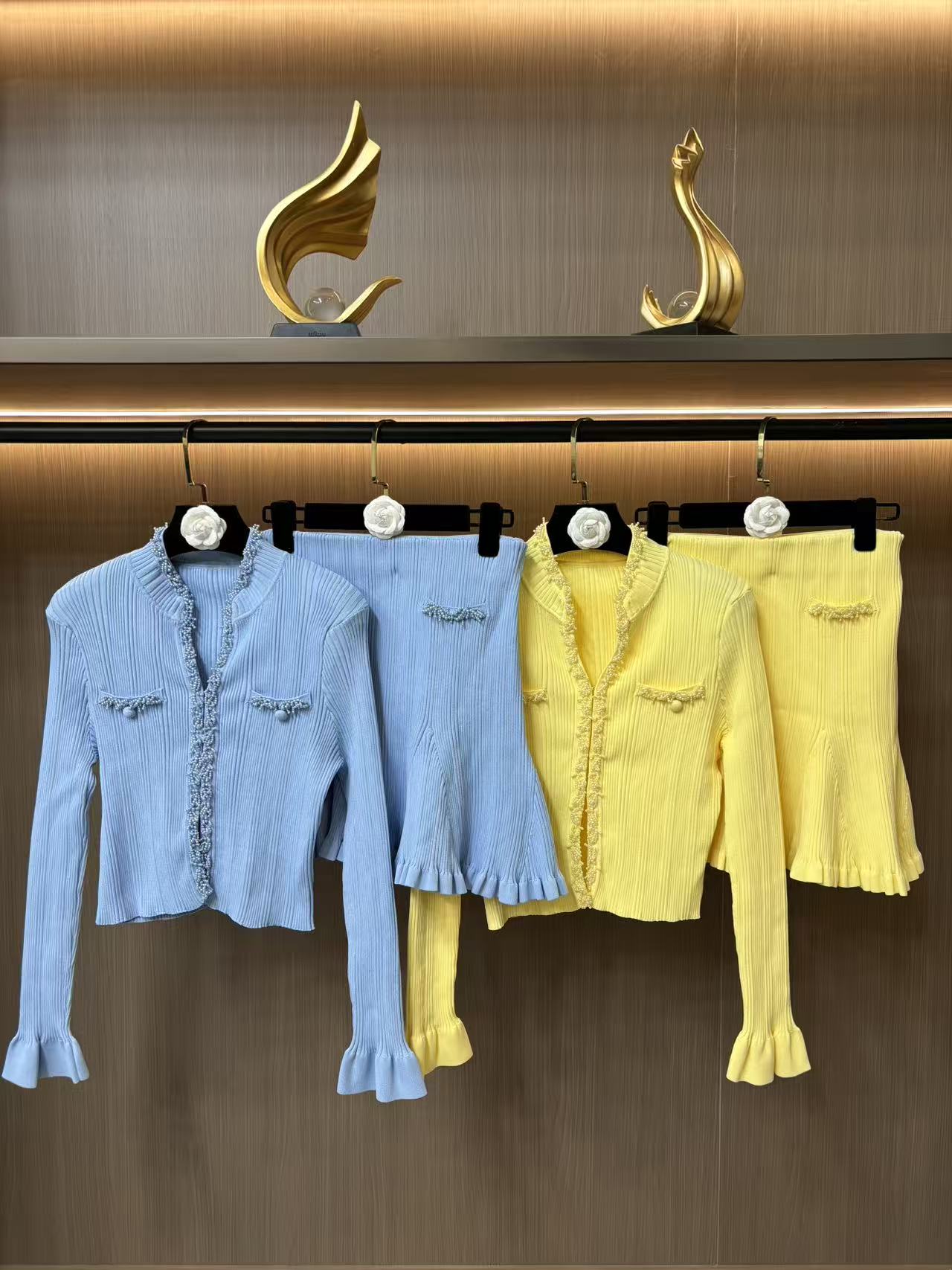 NO:561375,self-portrait 2025 autumn and winter new style elegant beaded knitted cardigan + skirt two-piece suit S-XL,,skirts,alexander wang19860909self-portrait 2025秋冬新款气质千金风顶珠针织开衫+半裙两件套装S-XL码,,skirts,alexander wang,Women's clothing