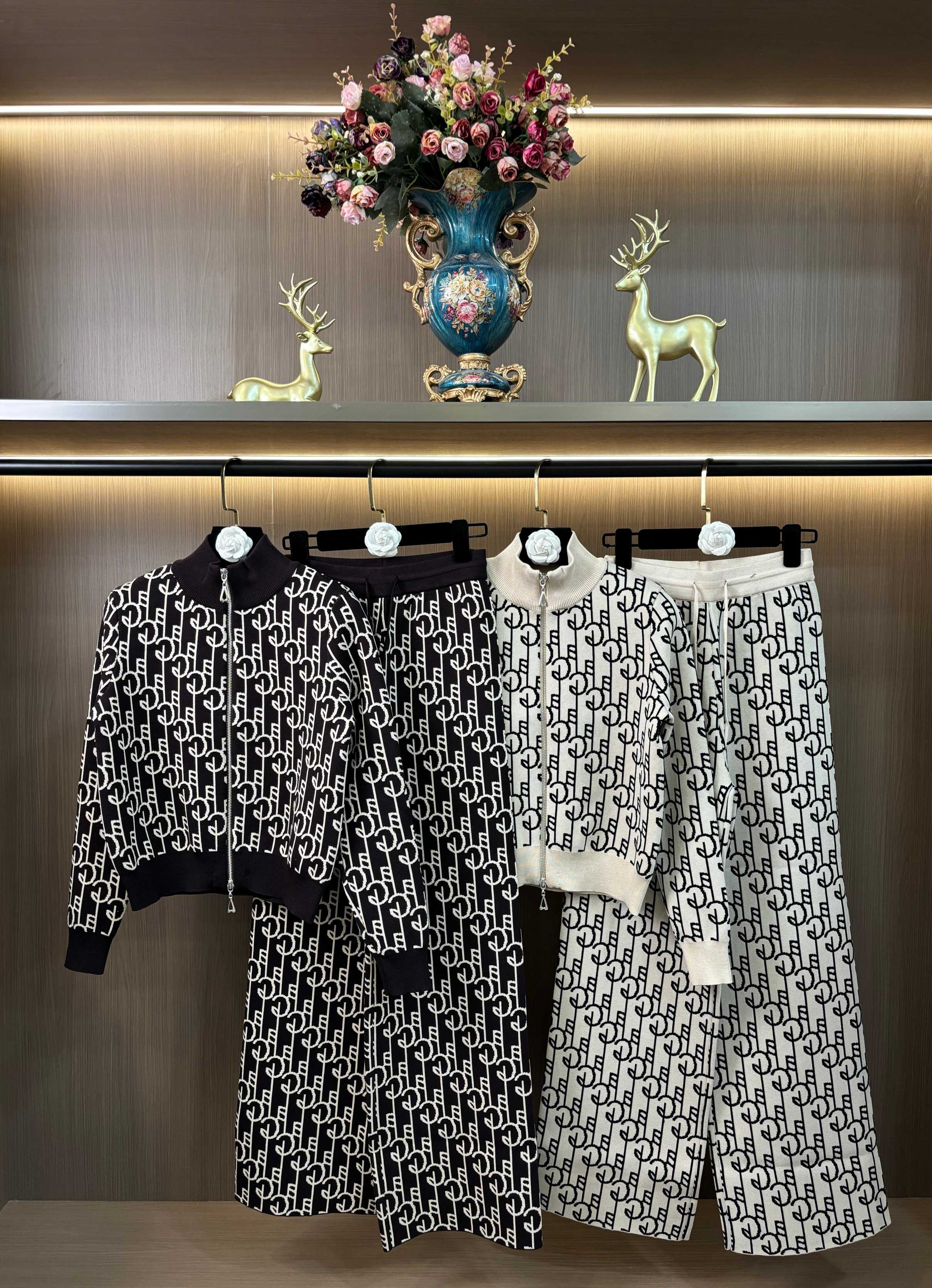 NO:578725,Maje autumn and winter women's retro commuter black and white jacquard short waist half turtleneck knitted top + pants two-piece suit S-XL,,alexander wang19860909Maje秋冬女装复古通勤黑白提花短款收腰半高领针织上衣+裤子两件套装S-XL码,,alexander wang,Women's clothing