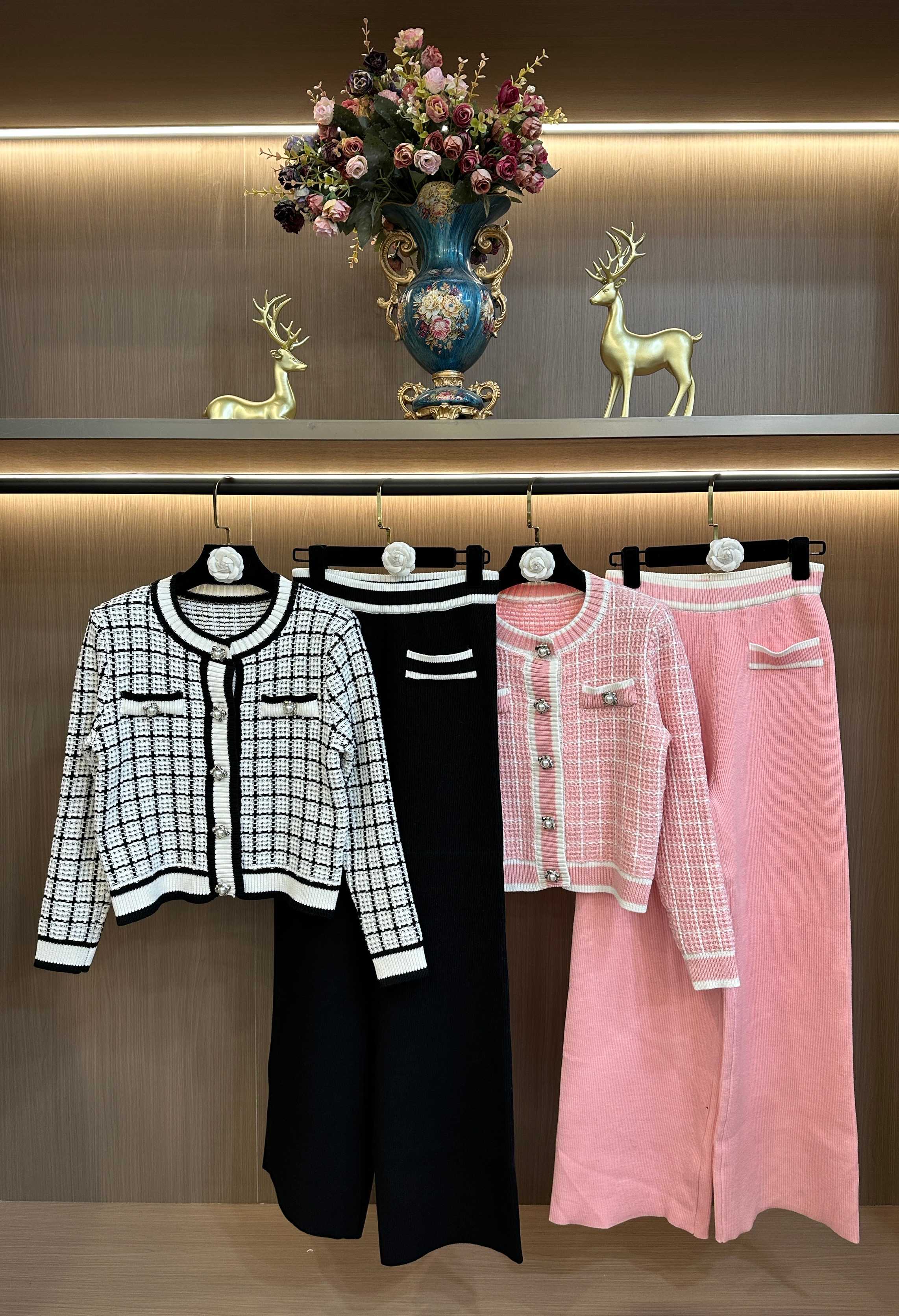 NO:579285,2025 autumn and winter new niche designer brand French style pattern knitted suit S-XL,,alexander wang198609092025秋冬新款小众设计师品牌法式小香风格纹针织套装S-XL,,alexander wang,Women's clothing