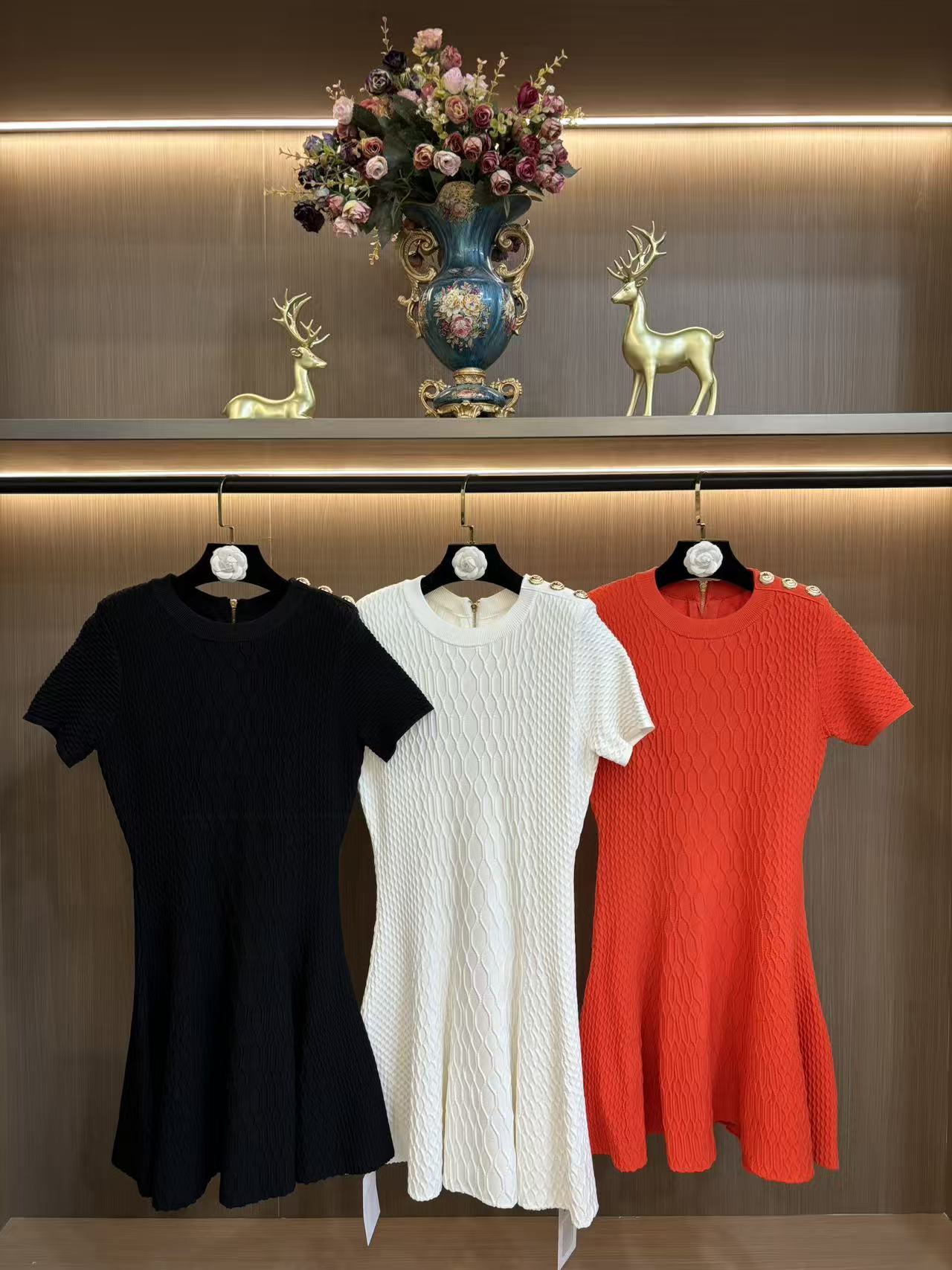 NO:591188,BALMAIN Balmain 25 new style women's shoulder buckle crocodile pattern knitted short-sleeved dress S-XL size,,balmain,balmain,skirts,T-shirt,alexander wang19860909BALMAIN巴尔曼 25新款 女士肩扣鳄鱼纹针织短袖连衣裙S-XL码,,balmain,balmain,skirts,T-shirt,alexander wang,Women's clothing