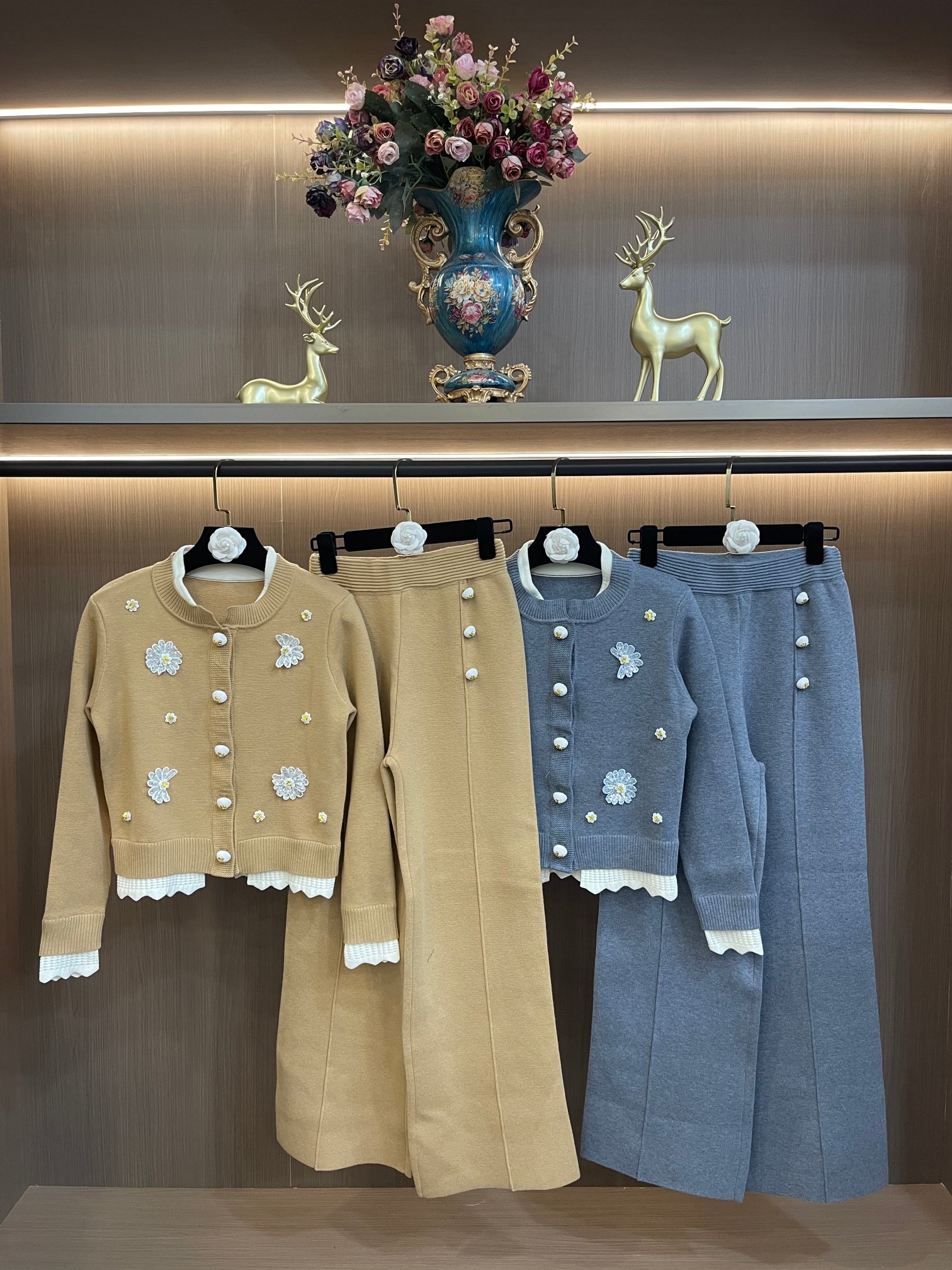 NO:591185,[Same style as stars] lefame Lafayam 2025 golden style autumn and winter beaded knitted cardigan and pants two-piece suit S-XL size,,alexander wang19860909【明星同款】lefame拉飞姆2025千金风秋冬钉珠针织开衫裤子两件套装S-XL码,,alexander wang,Women's clothing