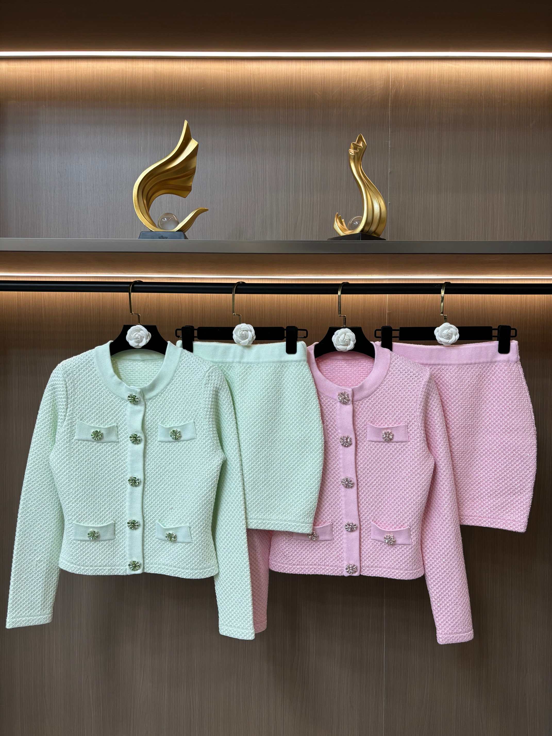 NO:591182,self-portrait2025 new autumn and winter fragrant pink knitted cardigan + skirt two-piece suit S-XL size,,skirts,alexander wang19860909self-portrait2025秋冬新款香风粉色针织开衫+半裙两件套装S-XL码,,skirts,alexander wang,Women's clothing