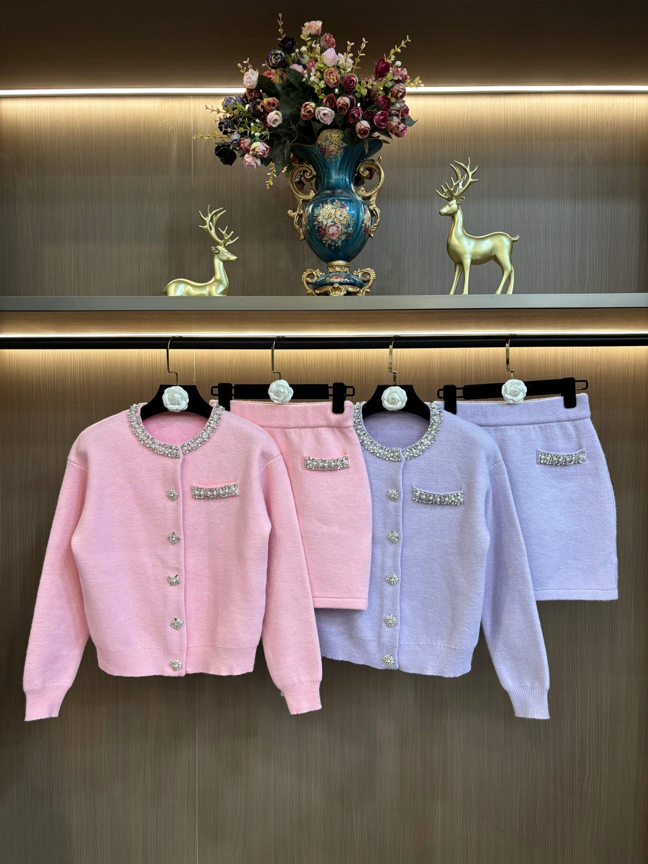 NO:591180,self-portrait 2025 new autumn and winter lilac purple temperament diamond-embellished knitted cardigan jacket top + skirt two-piece suit,,skirts,jackets & coats,alexander wang19860909self-portrait 2025秋冬新款丁香紫气质钻饰针织开衫外套上衣+半裙两件套装,,skirts,jackets & coats,alexander wang,Women's clothing