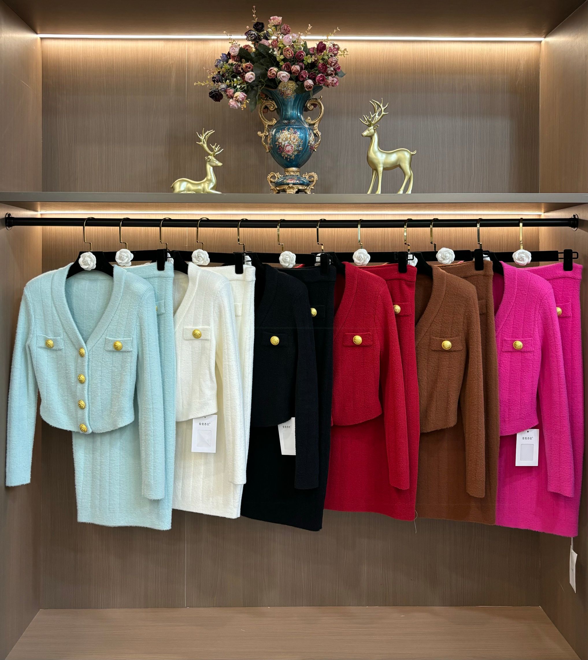 NO:623647,BALMAIN/Balmain autumn and winter new women's short shoulder pad cardigan + skirt two-piece suit S-XL size,,balmain,balmain,skirts,alexander wang19860909BALMAIN/巴尔曼秋冬新款女士短款垫肩开衫+半身裙两件套装S-XL码,,balmain,balmain,skirts,alexander wang,Women's clothing