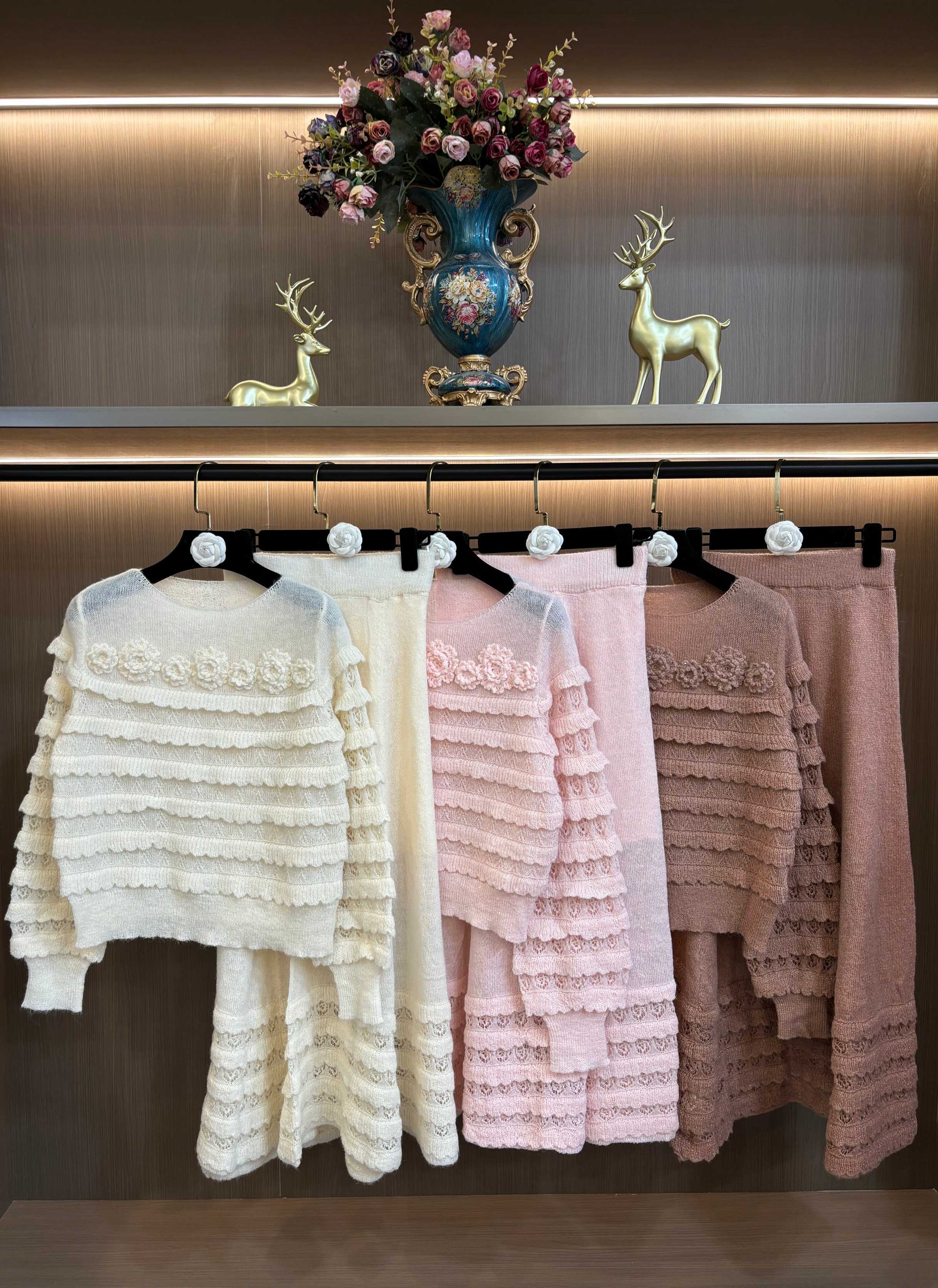 NO:665149,2025 new autumn and winter style Qianjin style one-piece collar floral pink knitted top + skirt two-piece suit for women S-XL,,skirts, 198609092025秋冬新款千金风一字领花朵粉色针织上衣+半裙两件套装女S-XL码,,skirts, ,Women's clothing