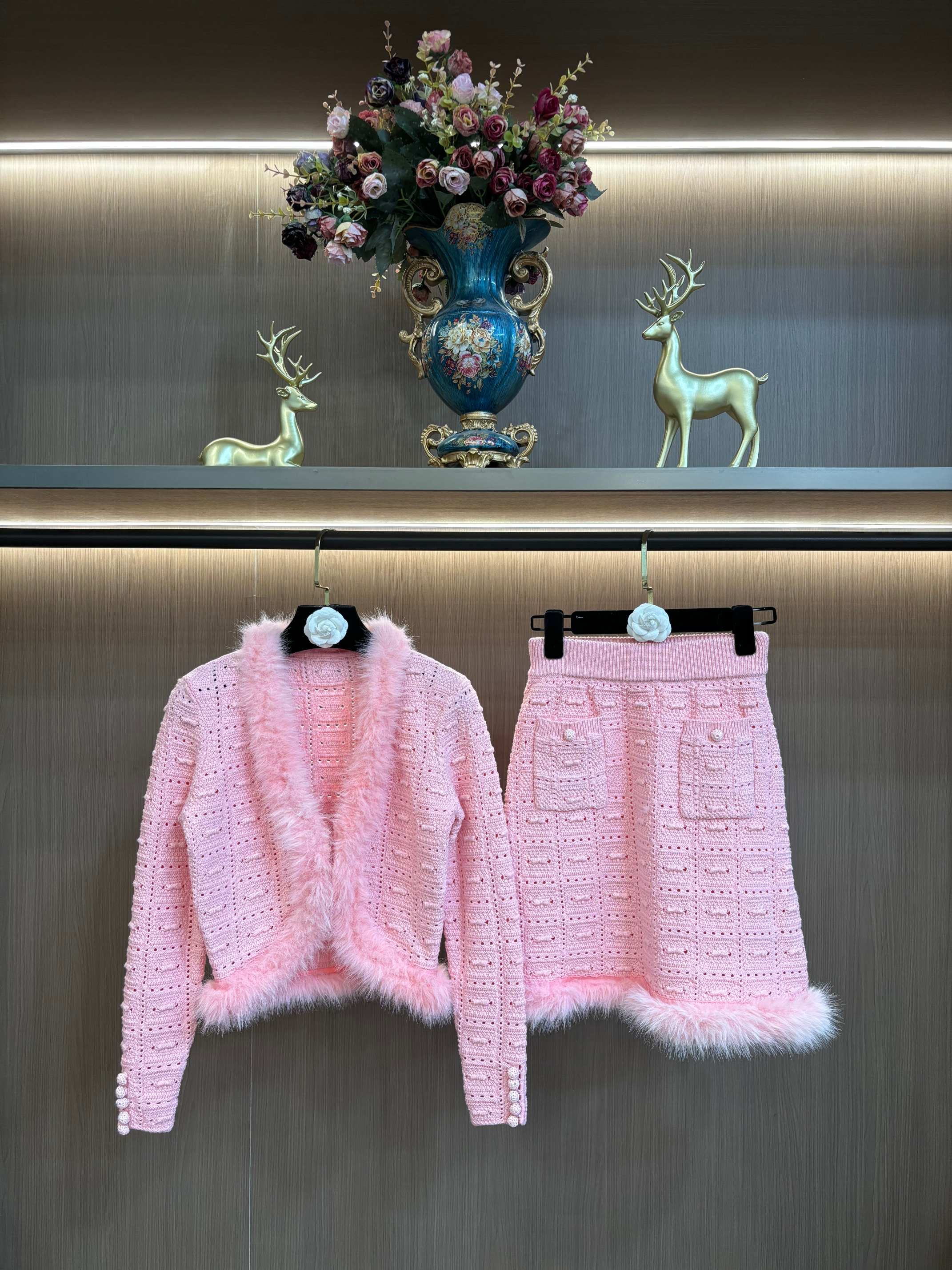 NO:686330,self-portrait new autumn and winter pink plush collar design knitted jacket top + skirt two-piece suit S-XL size, skirts, jackets & coats,19860909self-portrait 秋冬新款粉红色毛绒领设计感针织外套上衣+半身裙两件套装S-XL码,,skirts,jackets & coats,,Women's clothing