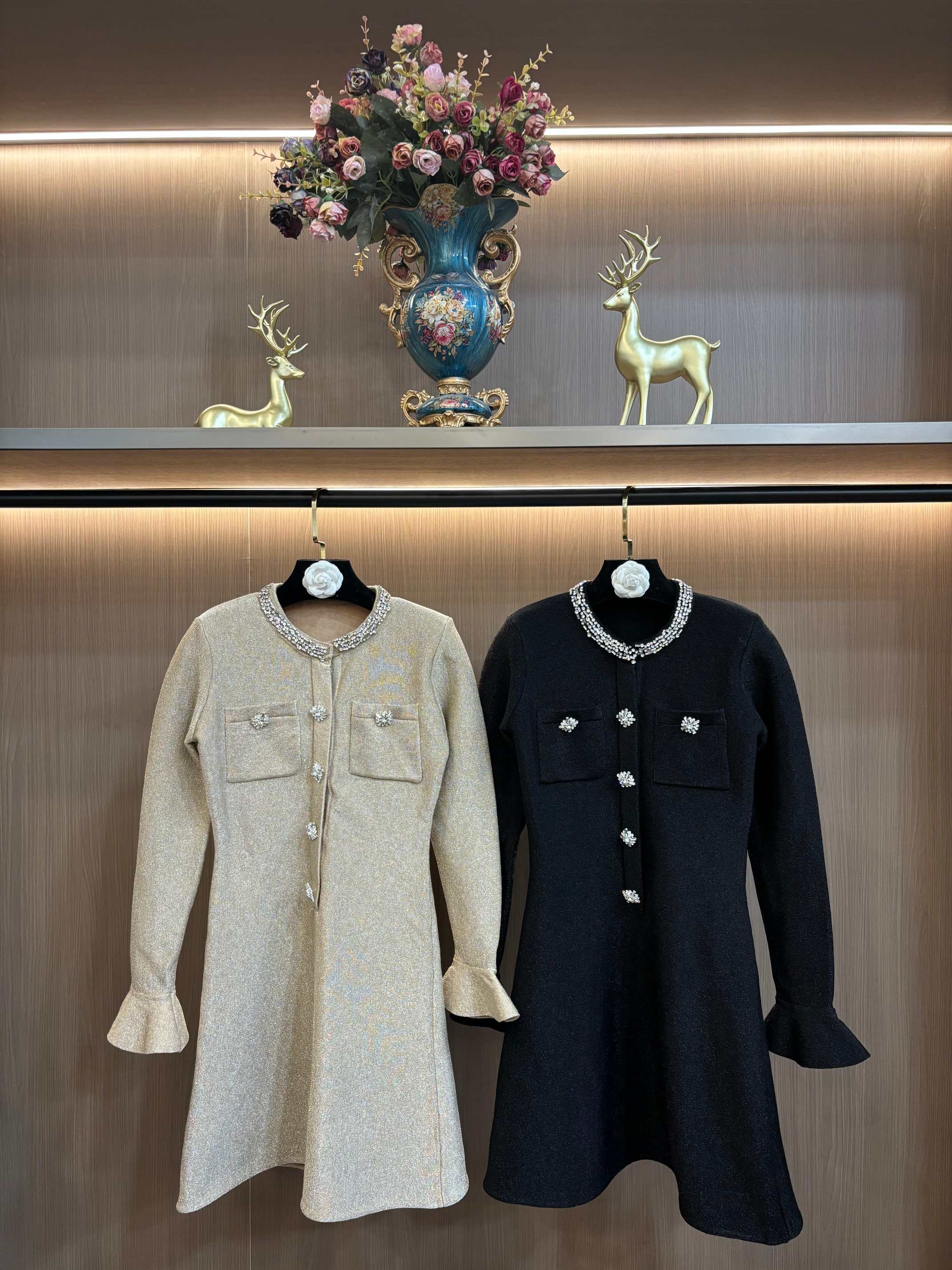 NO:686328,self-portrait 2026 early spring new golden important occasion long-sleeved diamond-embellished knitted dress short skirt S-XL size,,skirts,19860909self-portrait 2026早春新款金色重要场合长袖钻饰针织连衣裙短裙S-XL码,,skirts,,Women's clothing