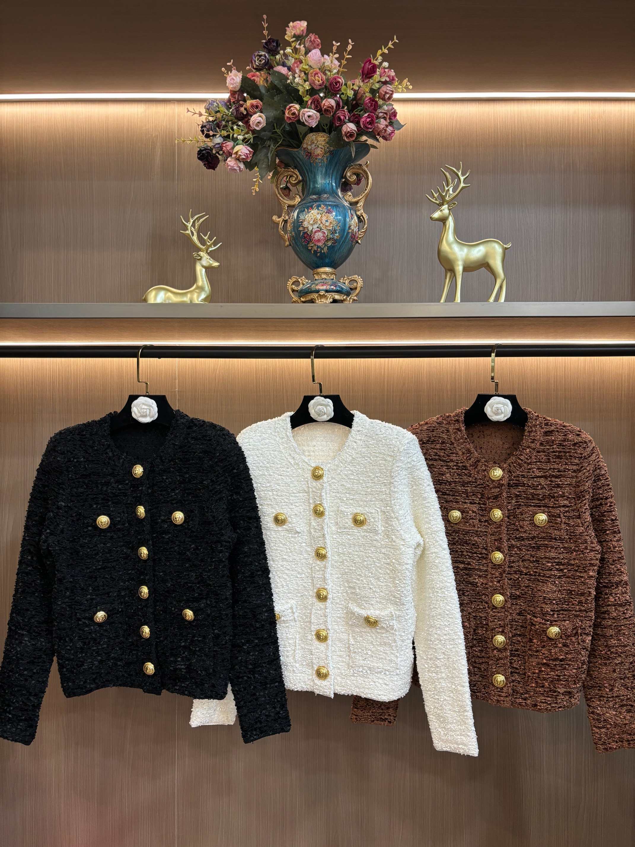 NO:709196,Balmain 2026 new style lion buckle slim fit round neck small fragrance jacket S-XL size,,balmain,jackets & coats,19860909巴尔曼2026新款狮子扣修身显瘦圆领小香风外套S-XL码,,balmain,jackets & coats,,Women's clothing