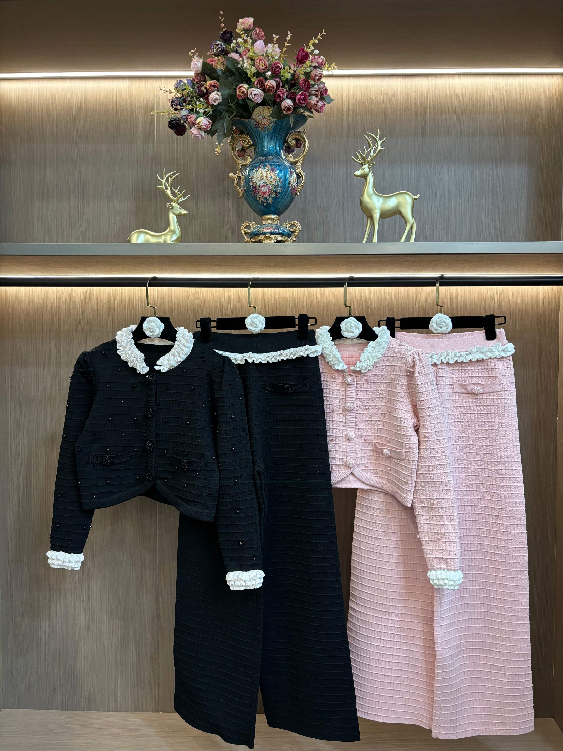 NO:712885,lefame Lafayem spring classic black daughter small fragrance style long-sleeved sweater sweater short top + pants two-piece suit S-XL size,,sweaters,19860909lefame拉飞姆春季经典黑千金小香风长袖针织衫毛衣短款上衣+裤子两件套装S-XL码,,sweaters,,Women's clothing