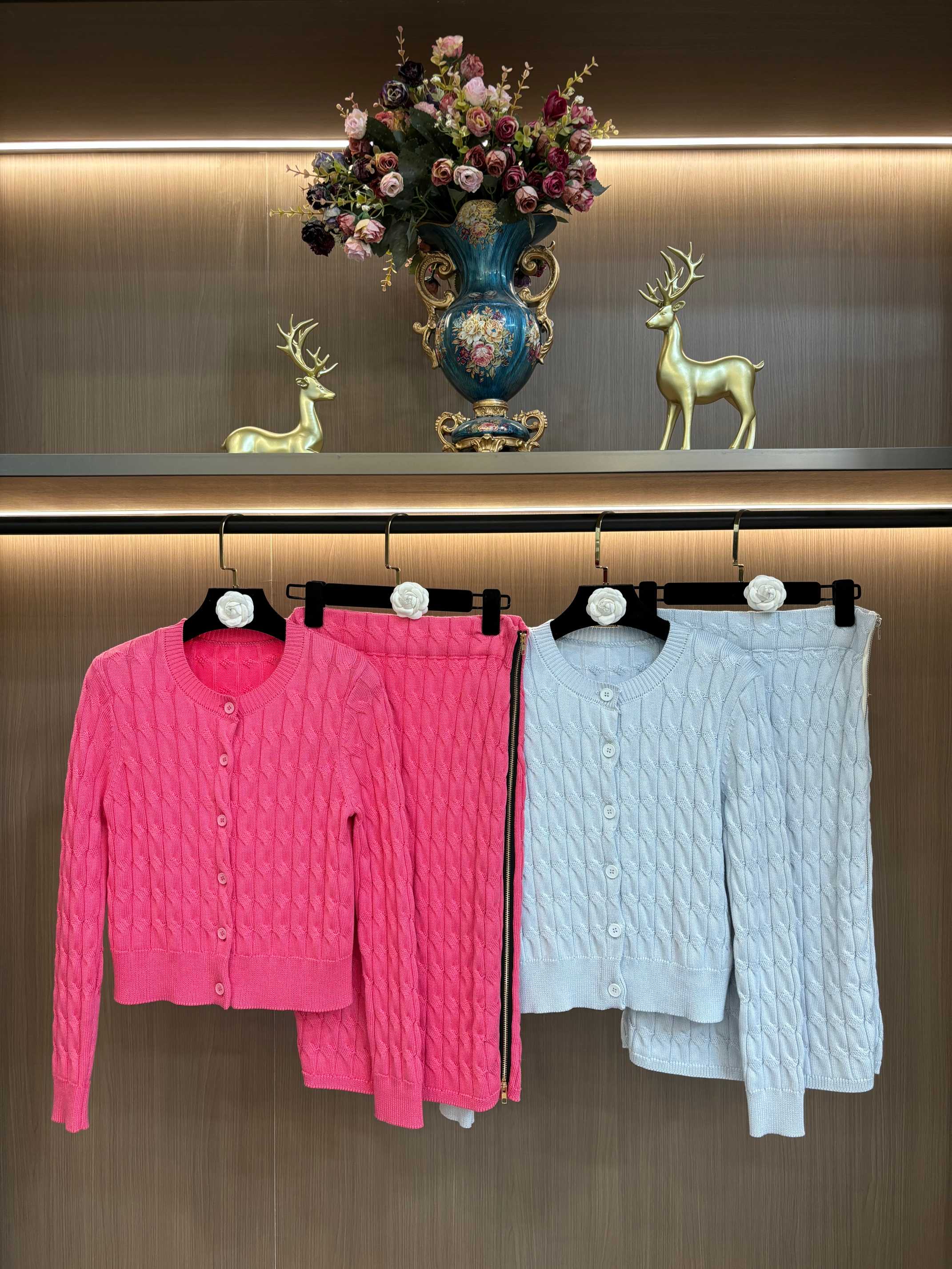 NO:749398,Fendi/Fendi women's knitted jacket new cable knit pattern slim button long-sleeved cardigan + skirt two-piece suit S-XL,,fendi,fendi,skirts,jackets & coats,19860909Fendi/芬迪女装针织外套新款绞花针织图案修身纽扣长袖开衫+半裙两件套装S-XL码,,fendi,fendi,skirts,jackets & coats,,Women's clothing