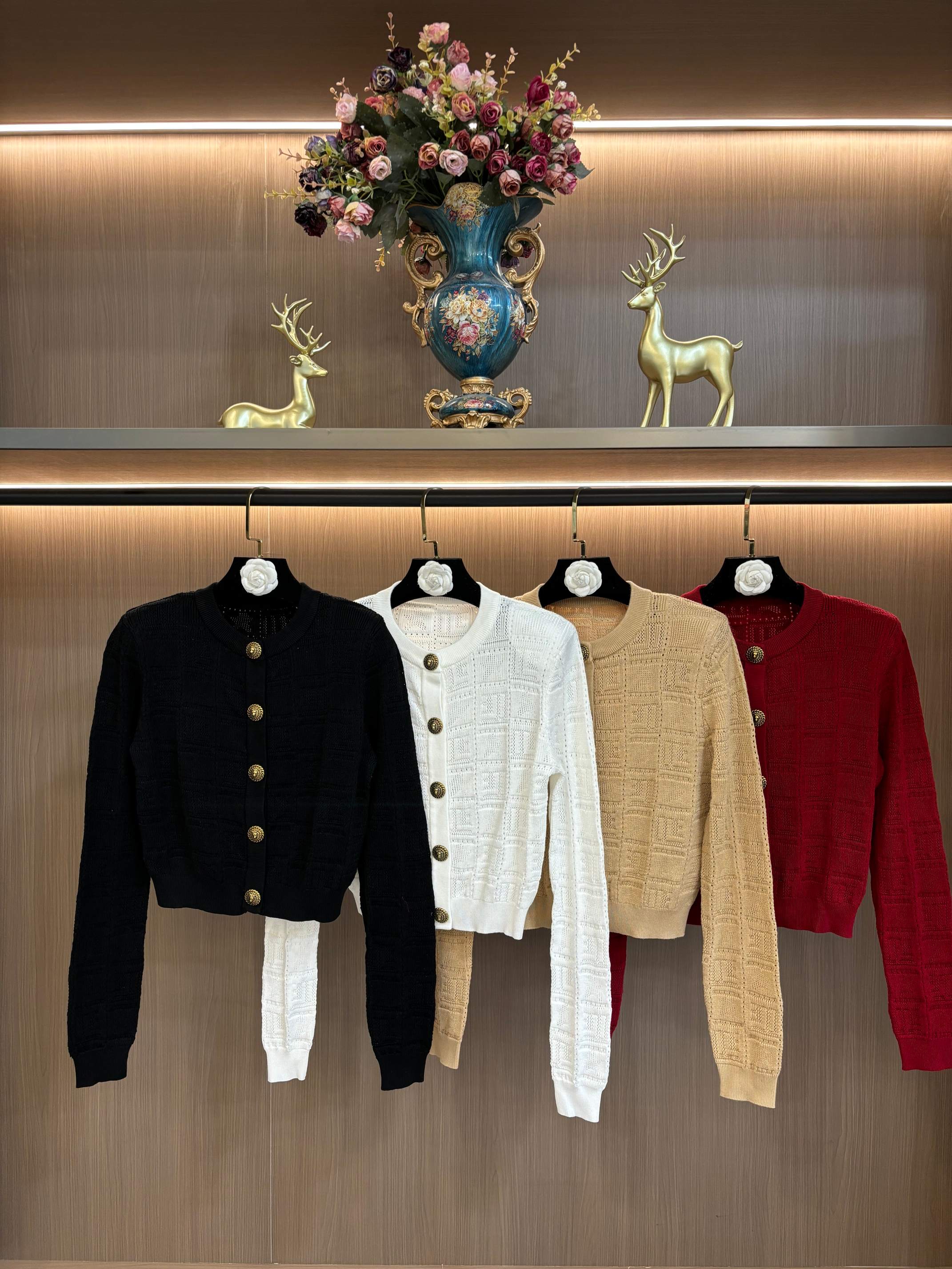 NO:750299,Balmain Balmain new early spring women's shoulder pad knitted cardigan S-XL size,,balmain,balmain,19860909Balmain 巴尔曼 早春新款女士垫肩 针织开衫 S-XL码,,balmain,balmain,,Women's clothing