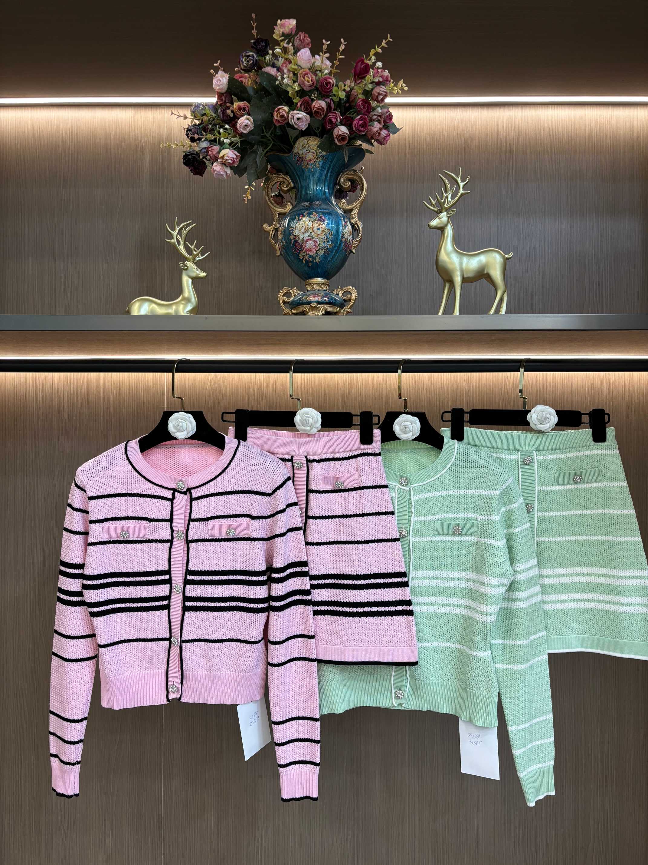 NO:751148,self-portrait 2026 spring and summer new red and pink striped sweet A-line sweater skirt suit S-XL size,,skirts,19860909self-portrait 2026春夏新款红粉条纹甜美A字针织衫半身裙套装S-XL码,,skirts,,Women's clothing