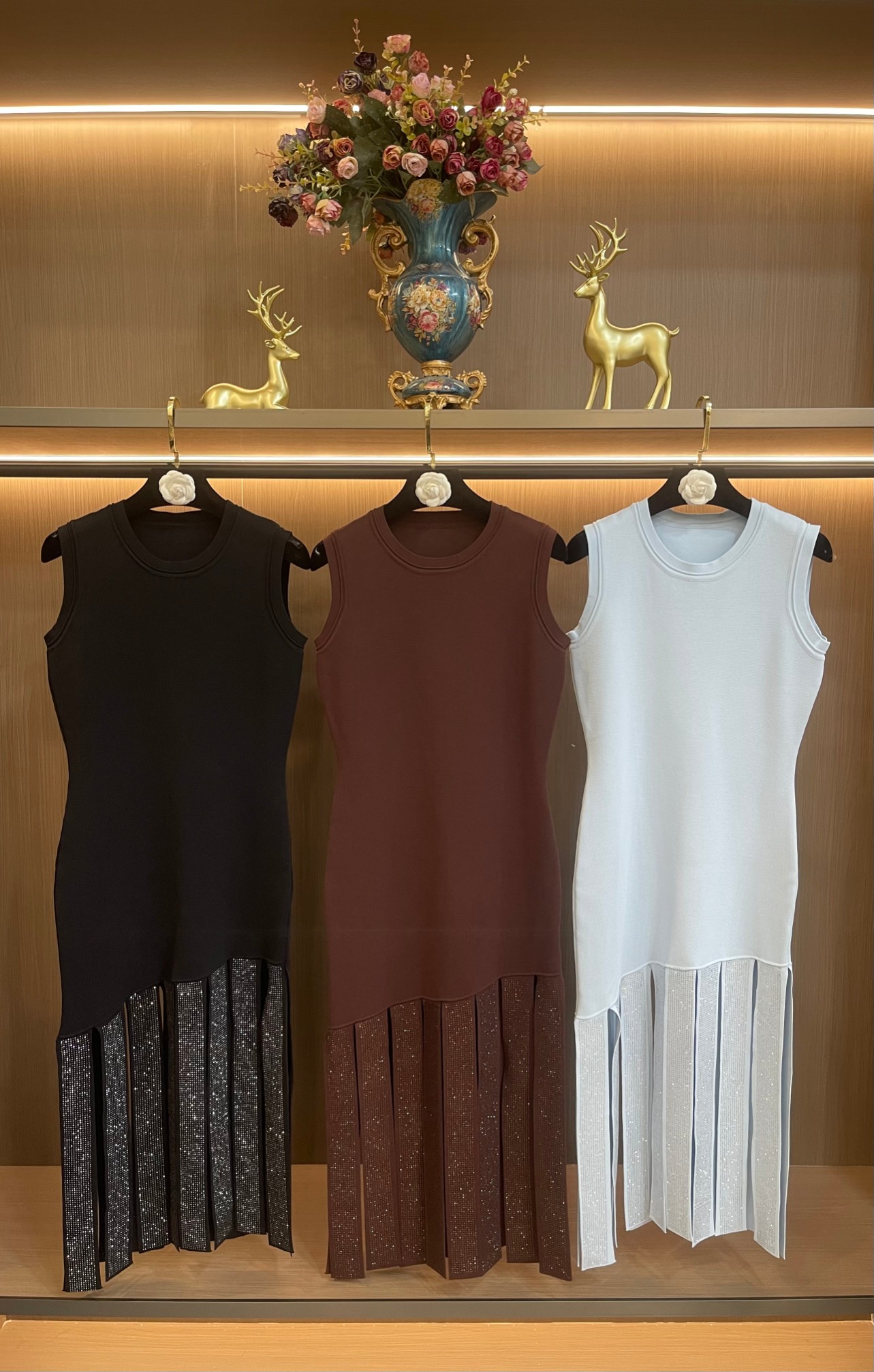 NO:751144,SANDRO2026 Women's French stitching imitation diamond tassel skirt black sleeveless dress S-XL,,skirts,19860909SANDRO2026女装法式拼接仿钻流苏裙摆黑色无袖连衣裙S-XL码,,skirts,,Women's clothing