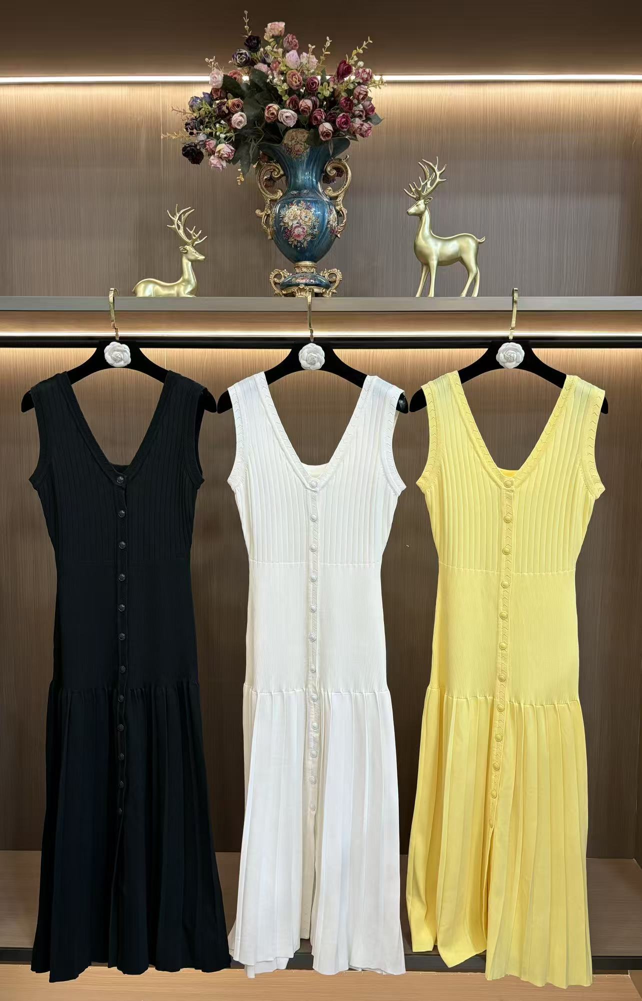 NO:752264,SANDRO Women's New French Elegant Cream White Long Waist Sling Dress S-XL,,skirts,19860909SANDRO女装新款法式优雅奶白色长款收腰吊带连衣裙S-XL码,,skirts,,Women's clothing