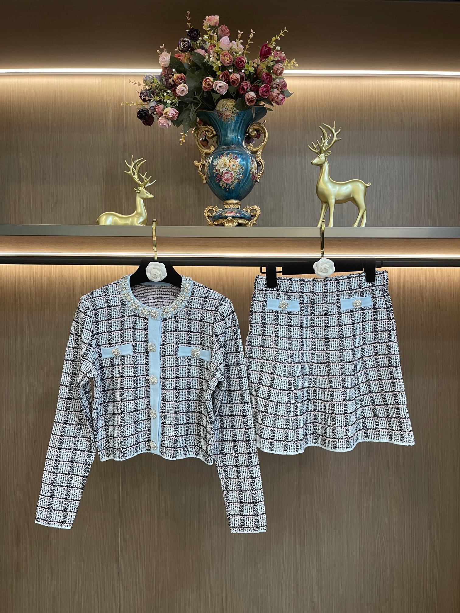 NO:753254,self-portrait 2026 spring and summer new blue plaid diamond-embellished plaid sweater jacket top + skirt two-piece suit S-XL size,,skirts,jackets & coats,19860909self-portrait 2026春夏新款蓝格子钻饰格纹针织衫外套上衣+半身裙两件套装S-XL码,,skirts,jackets & coats,,Women's clothing