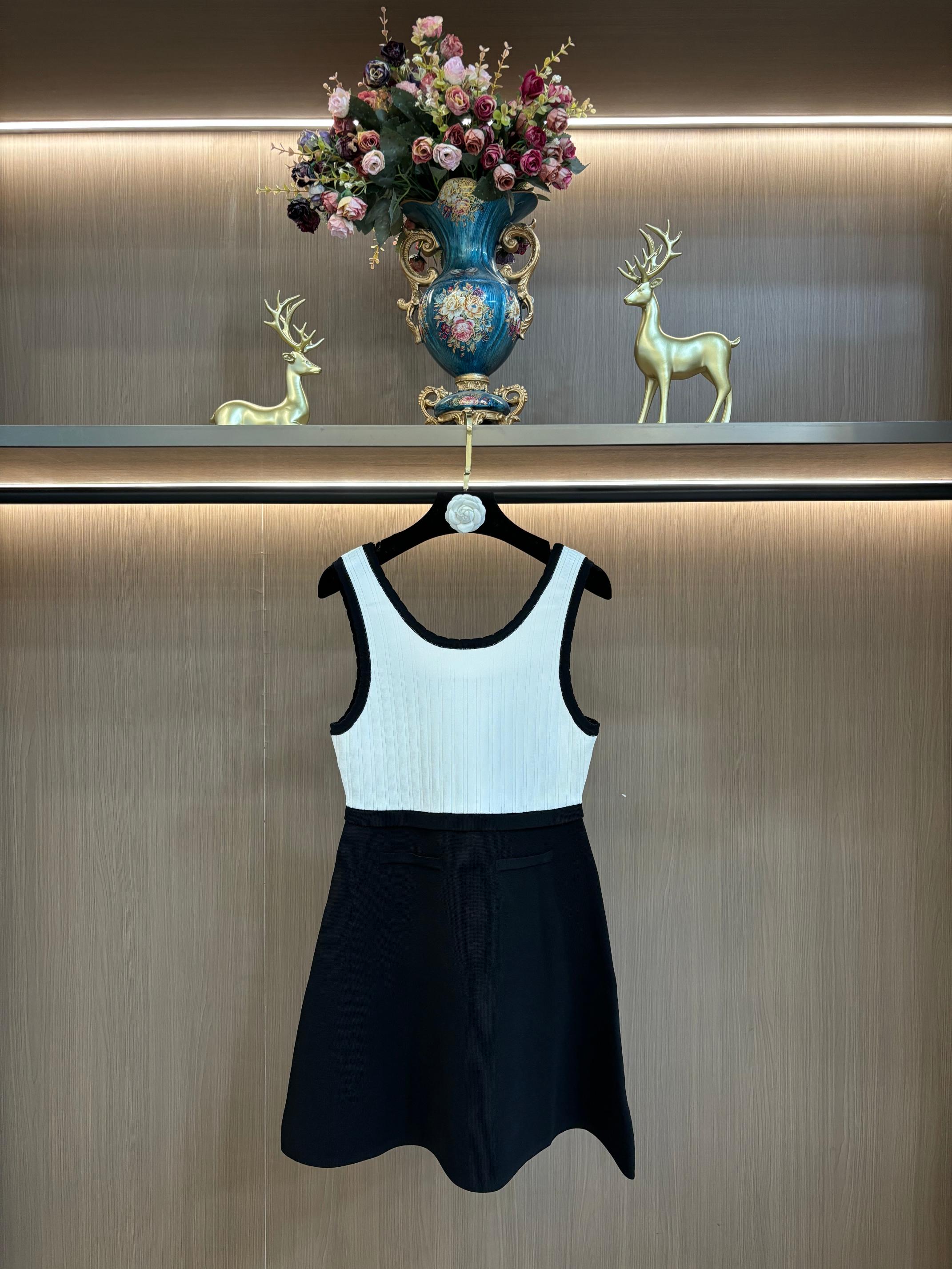 NO:753252,SANDRO2026 Spring New Women's French Fashion Black and White Contrast Color Splicing Suspender Waist Bag Hip Dress S-XL Size,,skirts,19860909SANDRO2026春季新款女装法式时尚黑白撞色拼接吊带收腰包臀连衣裙S-XL码,,skirts,,Women's clothing