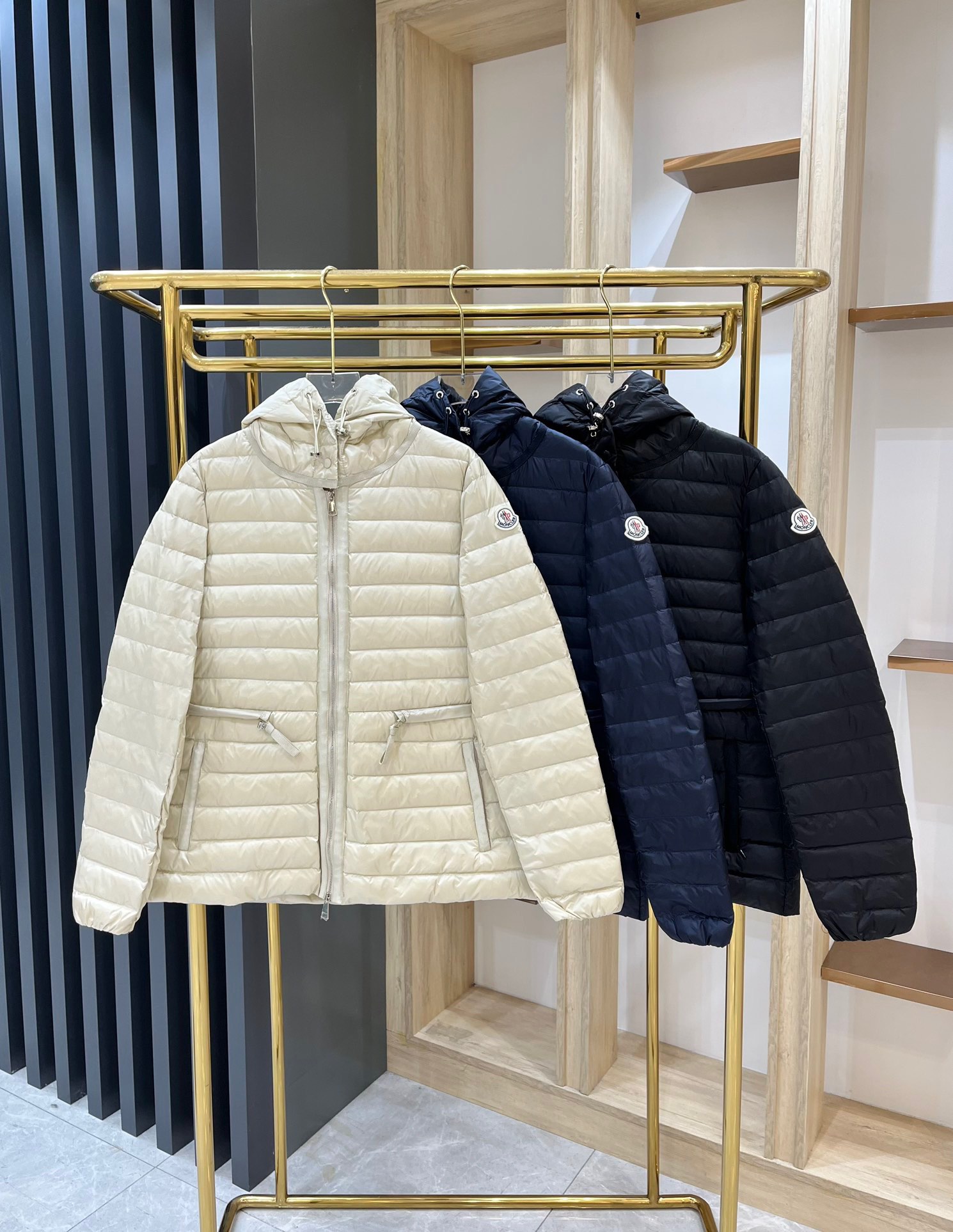 Negro, beige, azul marino: 3 colores disponibles