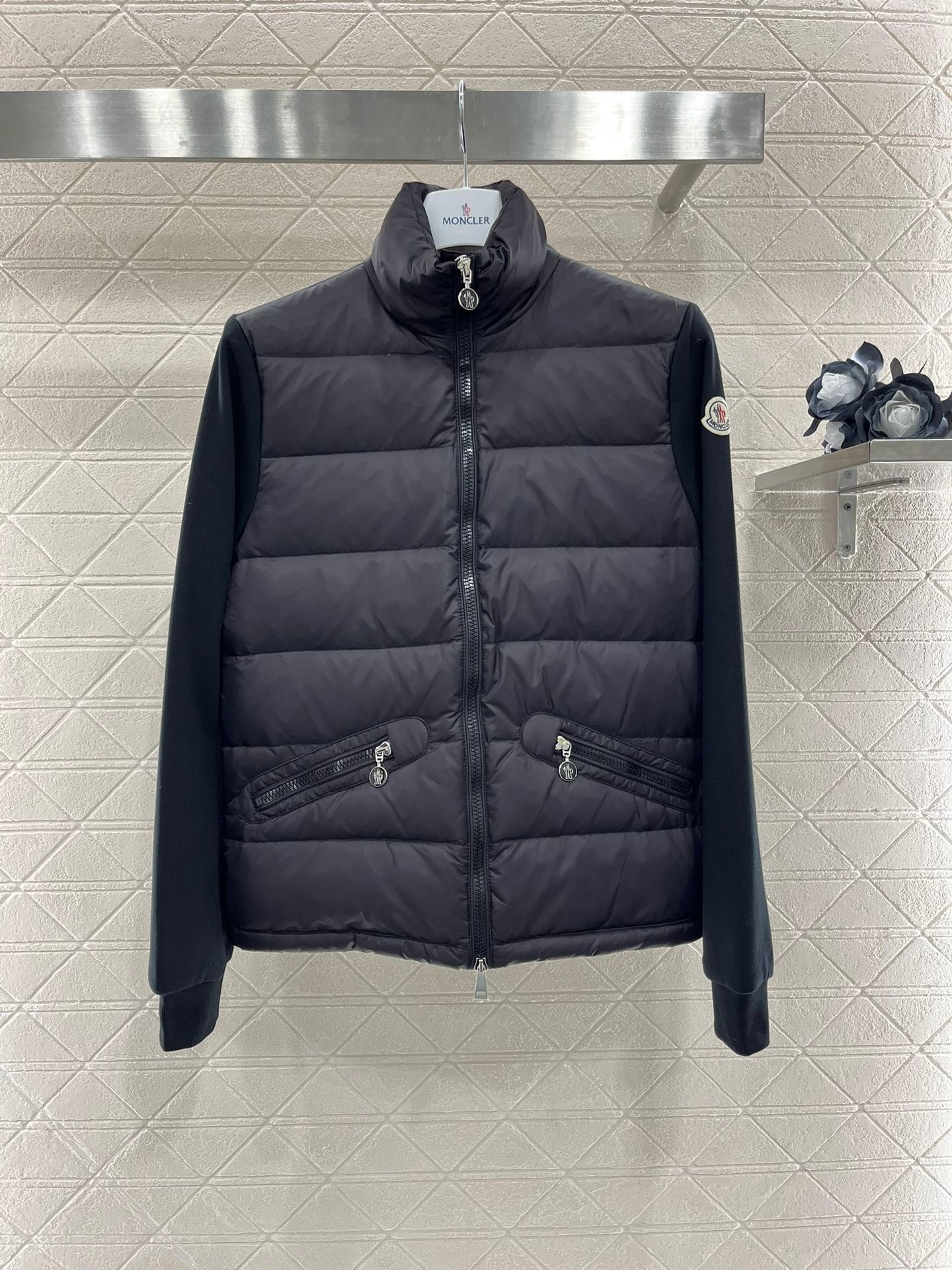 ♥ moncle*♥ Nuevo producto 2024, plumífero de cuello alto con tejido de aire combinado, modelo 908. Tejido personalizado…