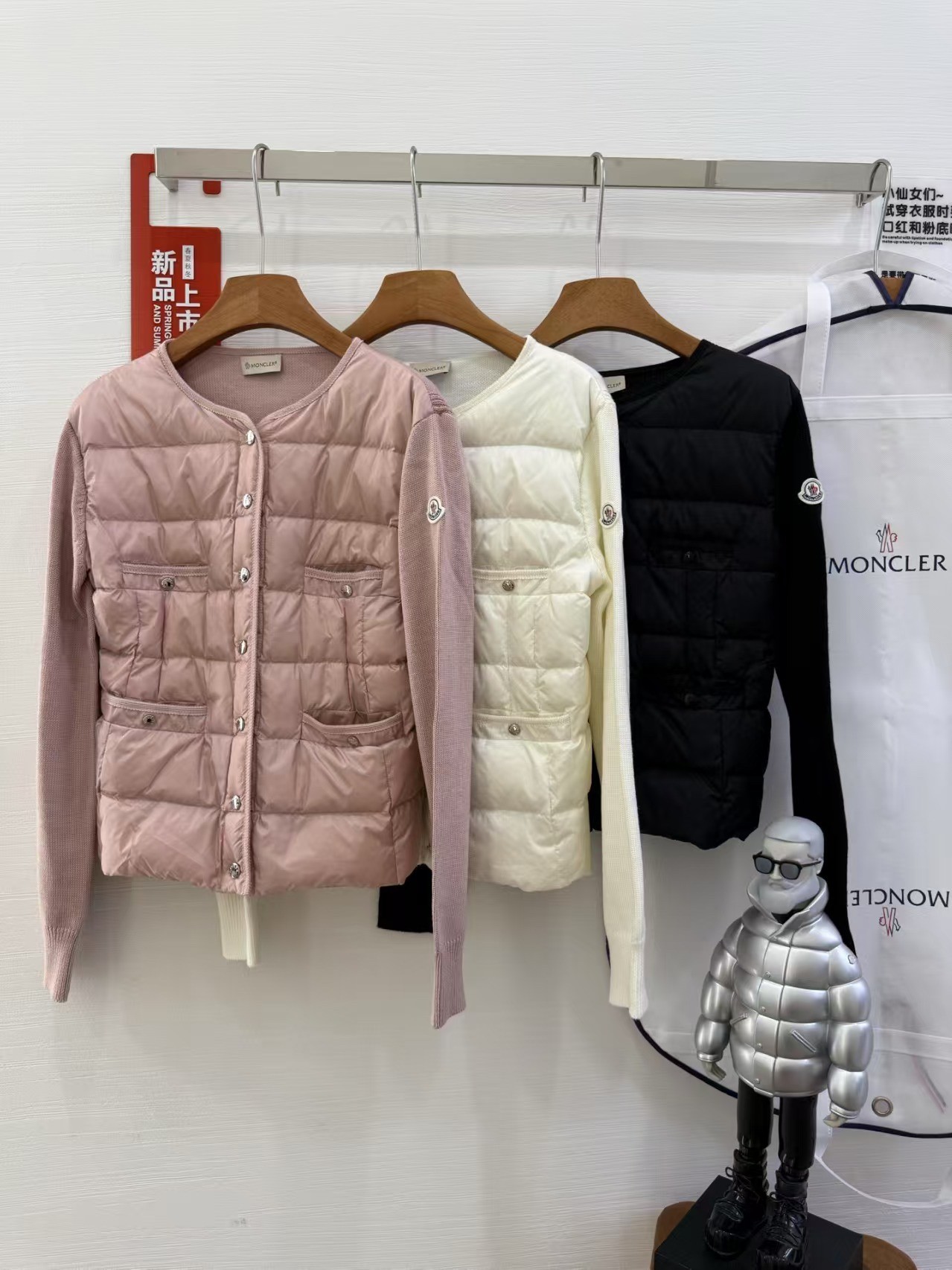Moncler Gebreide Jas met Lichtgewicht Donsvoering - Elegant en Warm