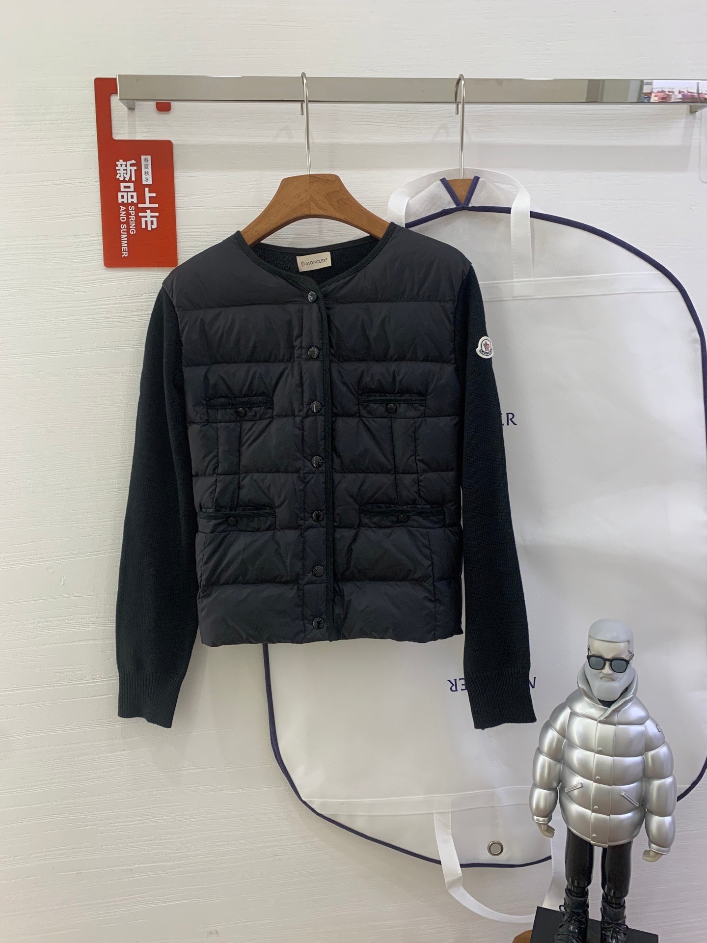 Moncler Cardigan matelassé en laine mérinos avec poches pour femme