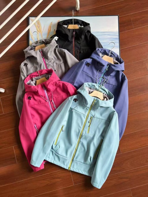 Descente Softshell Fleece Lined Windproof Outdoor Jacket - New Autumn 2025 1 Descente Softshell Fleece Lined Windproof Outdoor Jacket - New Autumn 2025