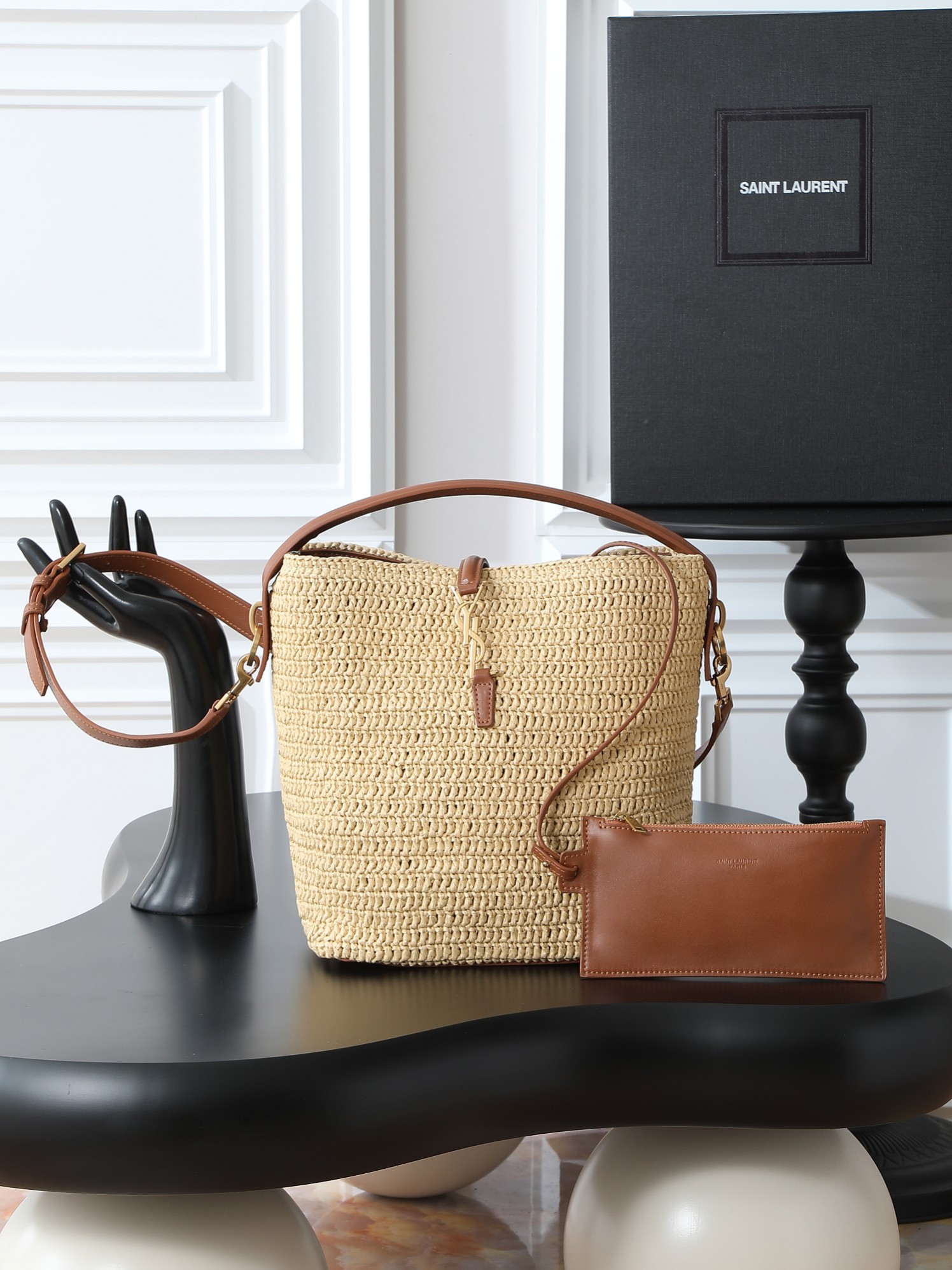 NO:719170,Apricot woven · Batch LE 37 woven bucket bag_ The joy of straw bags｜The new limited edition series is here~ My favorite straw woven bag in summer~ Cowhide leather edges & decorative LOGO hardware hooks, paired with raffia weaving. It is enough to decorate the midsummer. It is full of French lazy style. It can be carried by hand or on the shoulder. The upper body is super nice and will be online in minutes~ A must-have for summer vacations and travel, fashionable and easy to get.  Style No. 742828 Size 20×25×16cm, saint laurent, saint laurent, espadrilles, cowhide19860909杏色编织· 批 LE 37编织水桶包_ 草编包的快乐｜新款限量款系列来啦～ 夏天最爱草编包 牛皮包边&装饰性LOGO五金钩扣,搭配拉菲草编织 足够装点盛夏 法式慵懒风满满 既能手提又能肩背 上身超nice 分分钟钟ins上线～ 夏日度假出街旅游必备,时髦精轻松get 款号742828 尺寸20×25×16cm,圣罗兰,saint laurent,espadrilles,cowhide,Bag